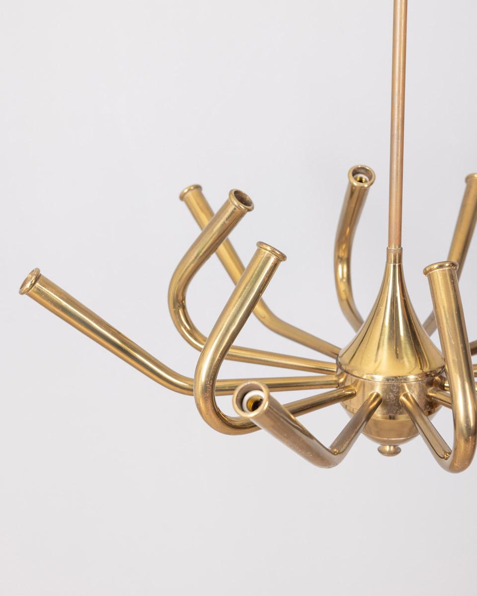 Large vintage 1950s brass 12-light chandelier Italian design In Good Condition For Sale In None, IT