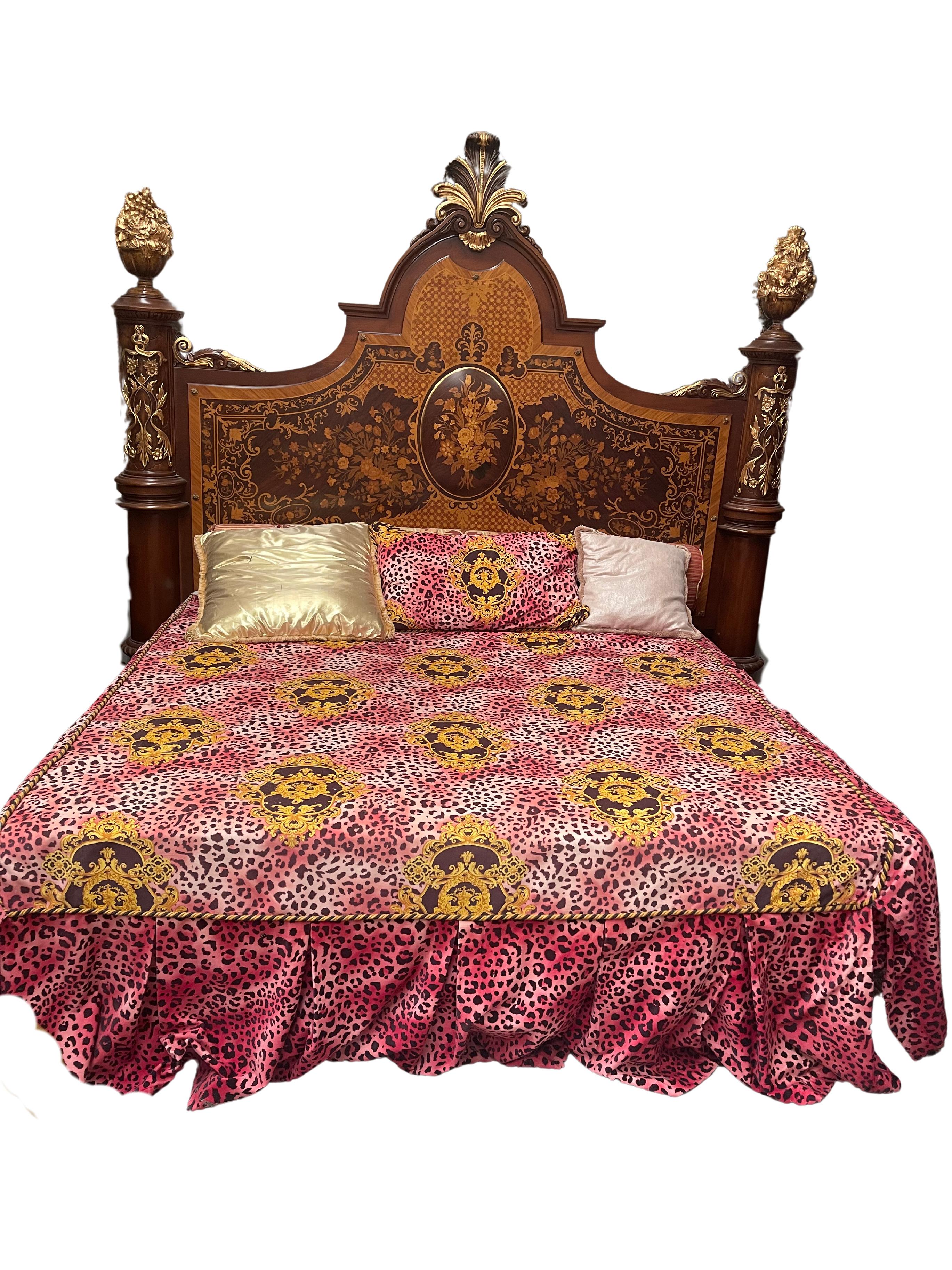Grand lit français en bois marqueté de style Louis XV 1970 en vente 6