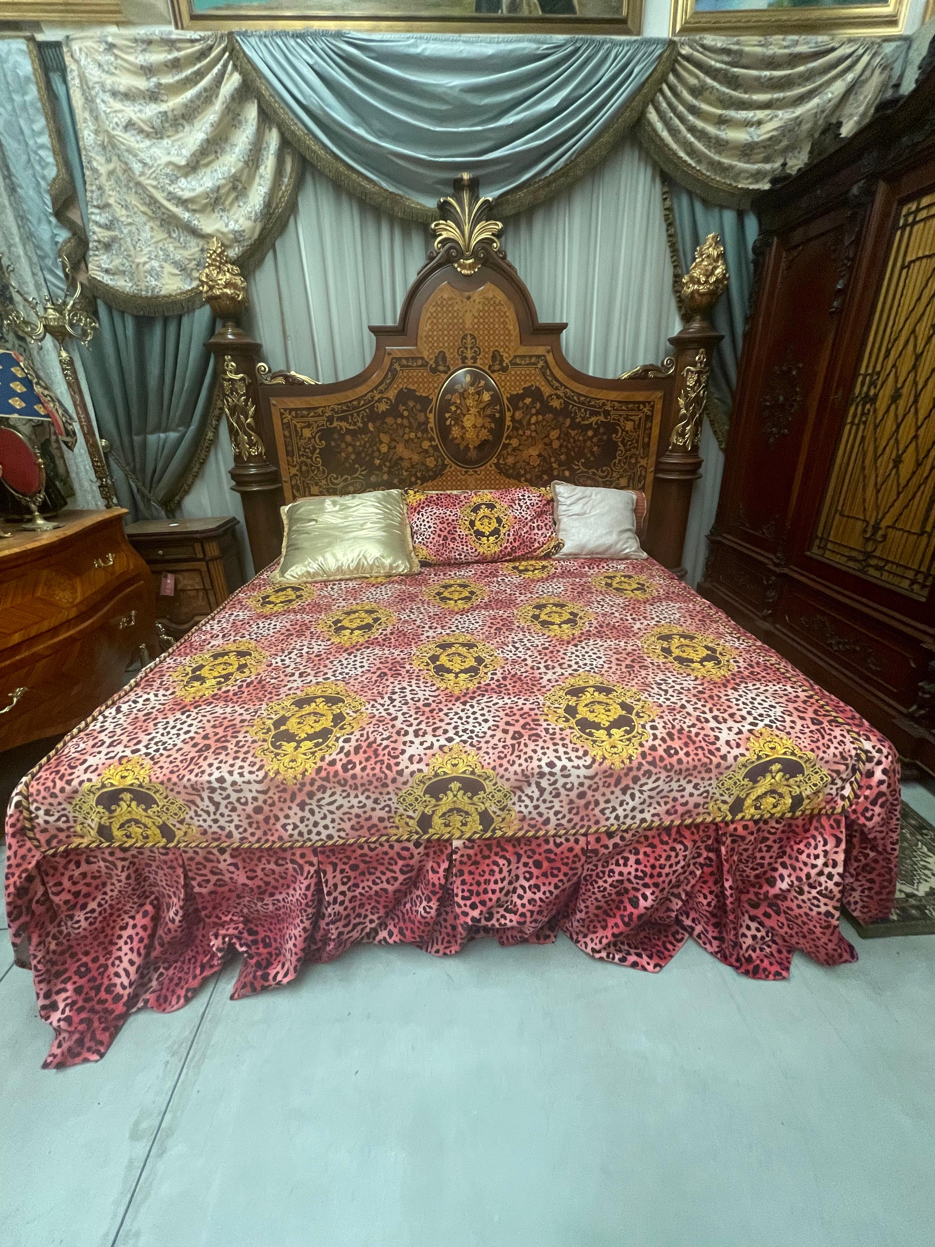 Grand lit français en bois marqueté de style Louis XV 1970 en vente 3