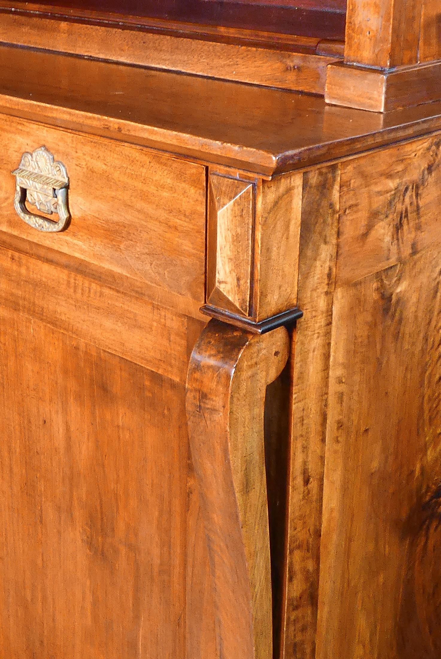 Large Empire-style sideboard bookcase made of solid walnut wood. Early 19th century For Sale 7