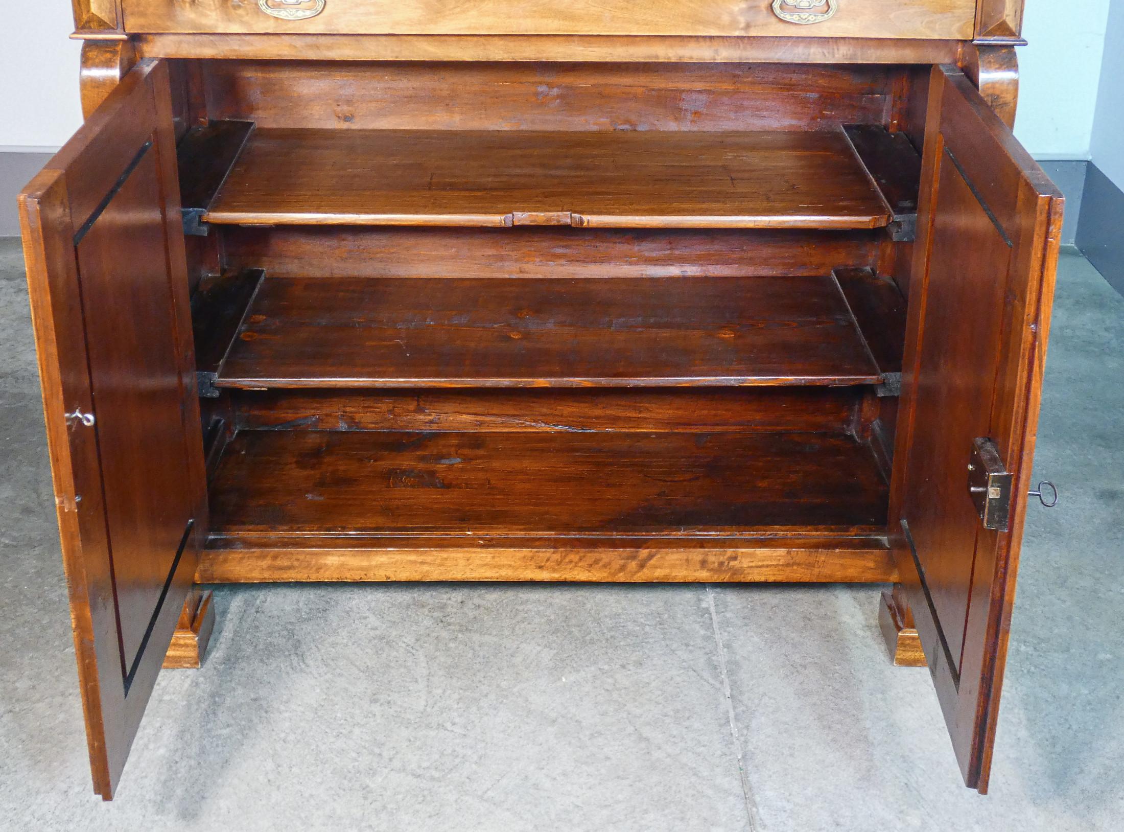 Large Empire-style sideboard bookcase made of solid walnut wood. Early 19th century For Sale 3