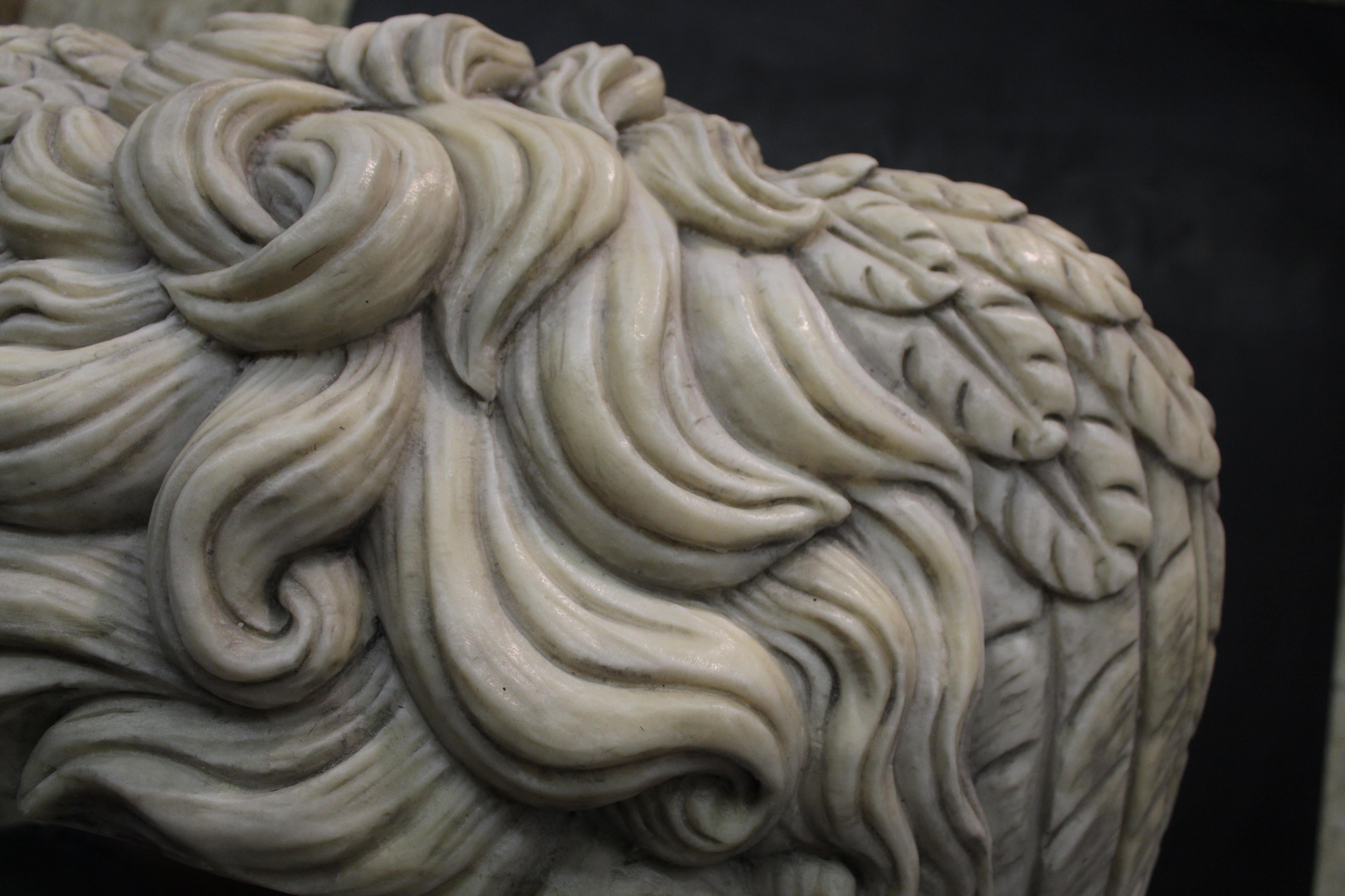 Große Medusa aus Marmo Bianco Carrara (Marmor) im Angebot
