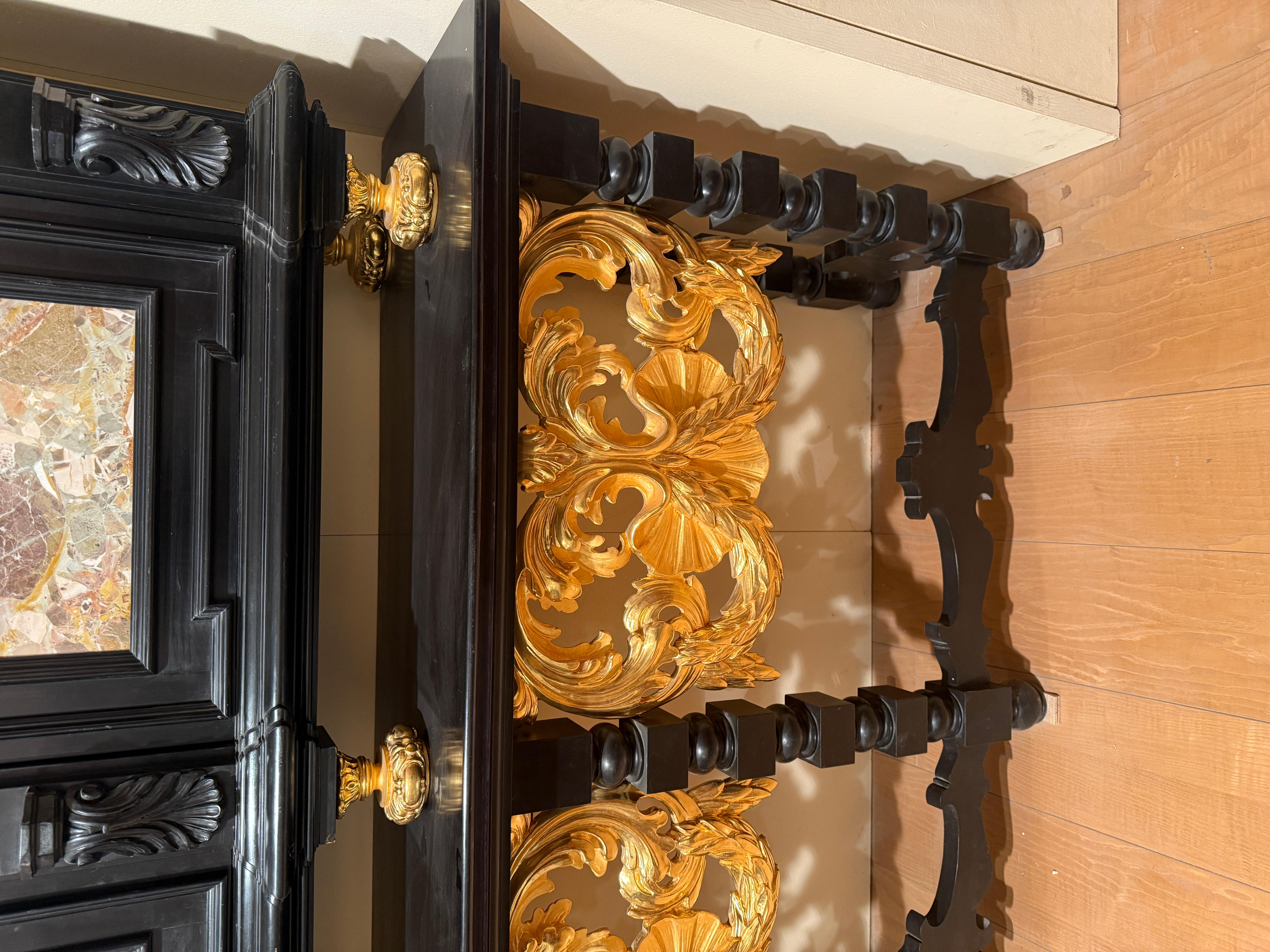 Grand cabinet en bois doré et marbre, Italie 20e siècle en vente 4