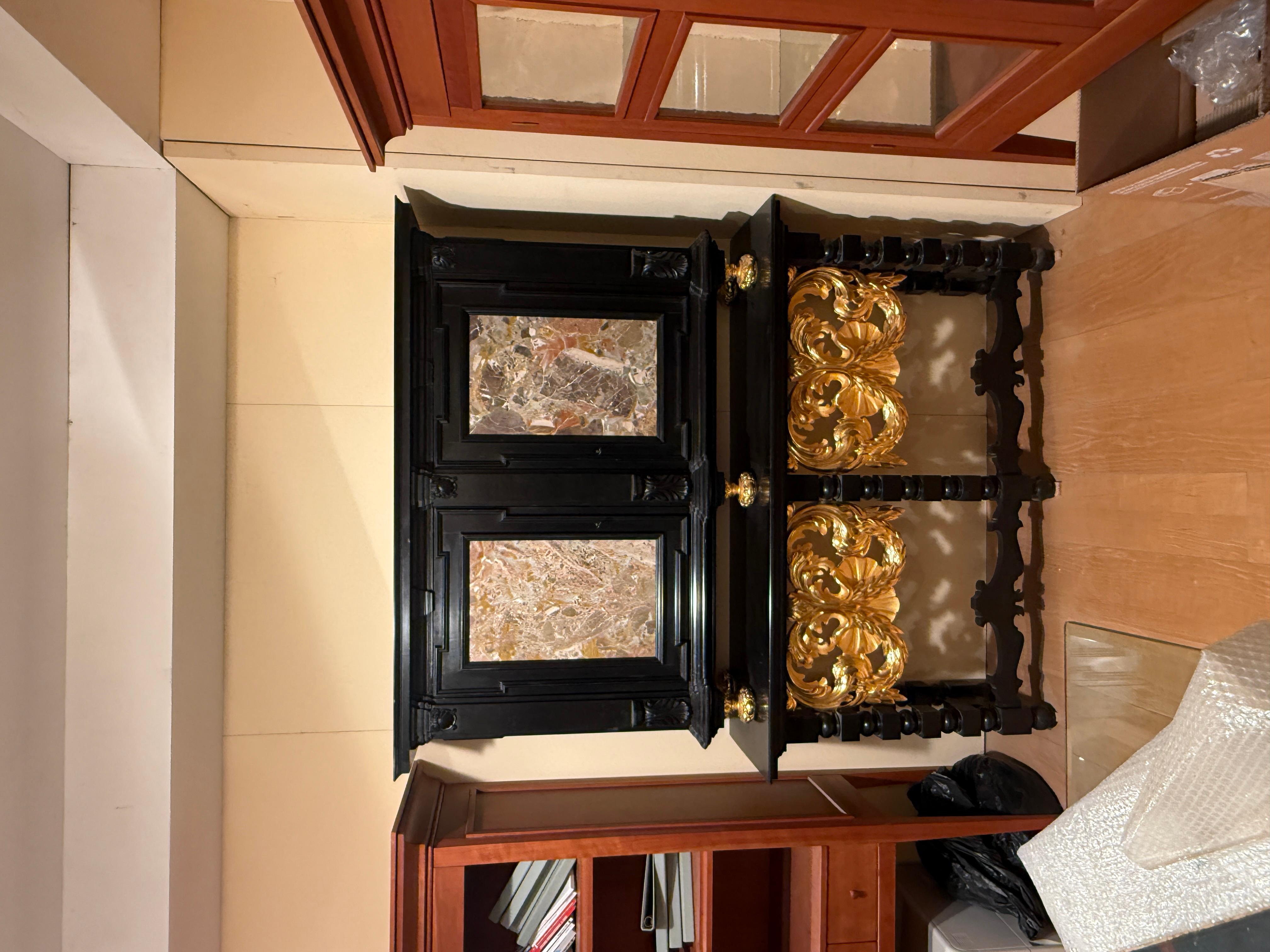 Louis-Philippe Grand cabinet en bois doré et marbre, Italie 20e siècle en vente