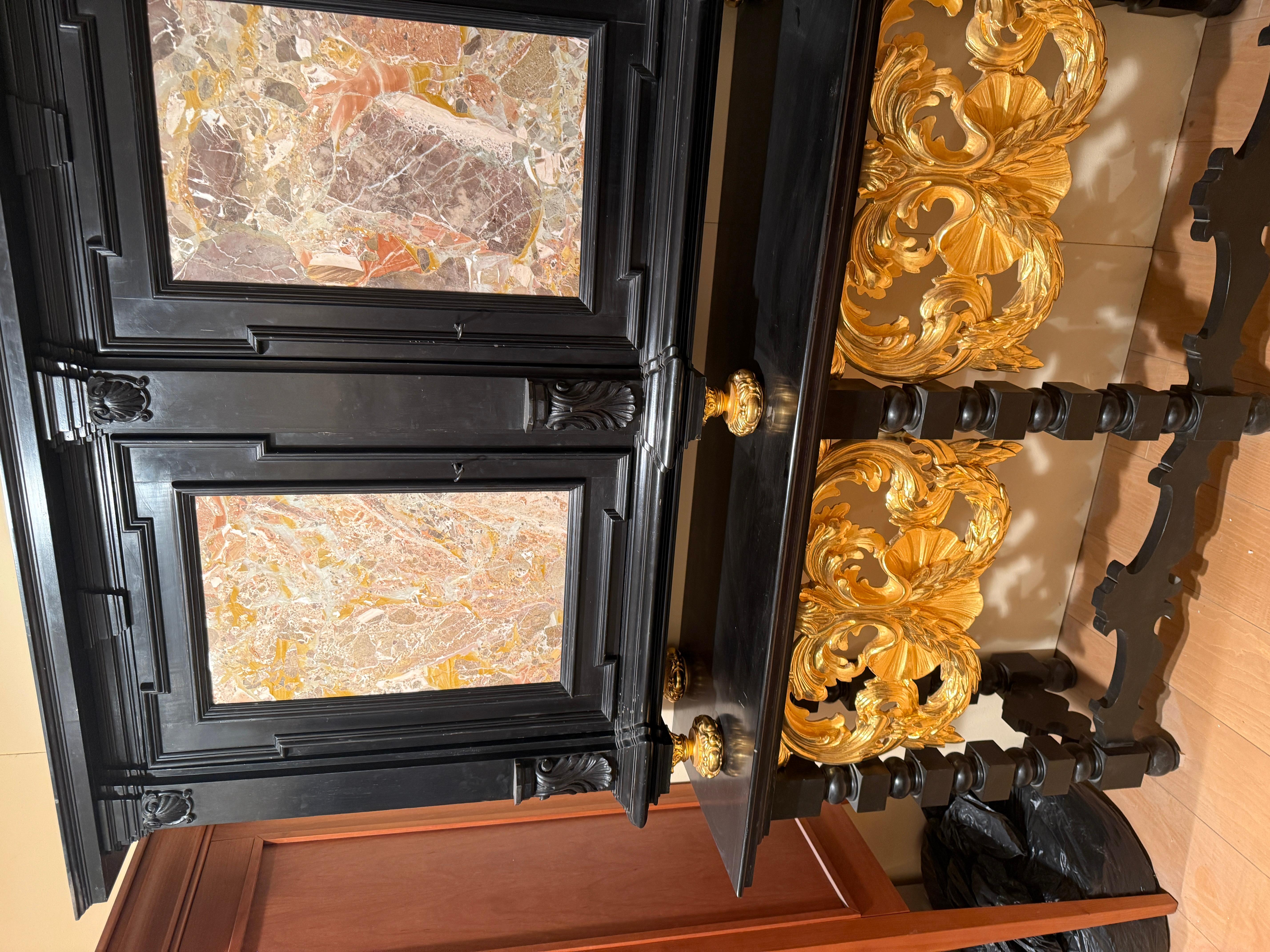 Grand cabinet en bois doré et marbre, Italie 20e siècle Bon état - En vente à Cantù, IT