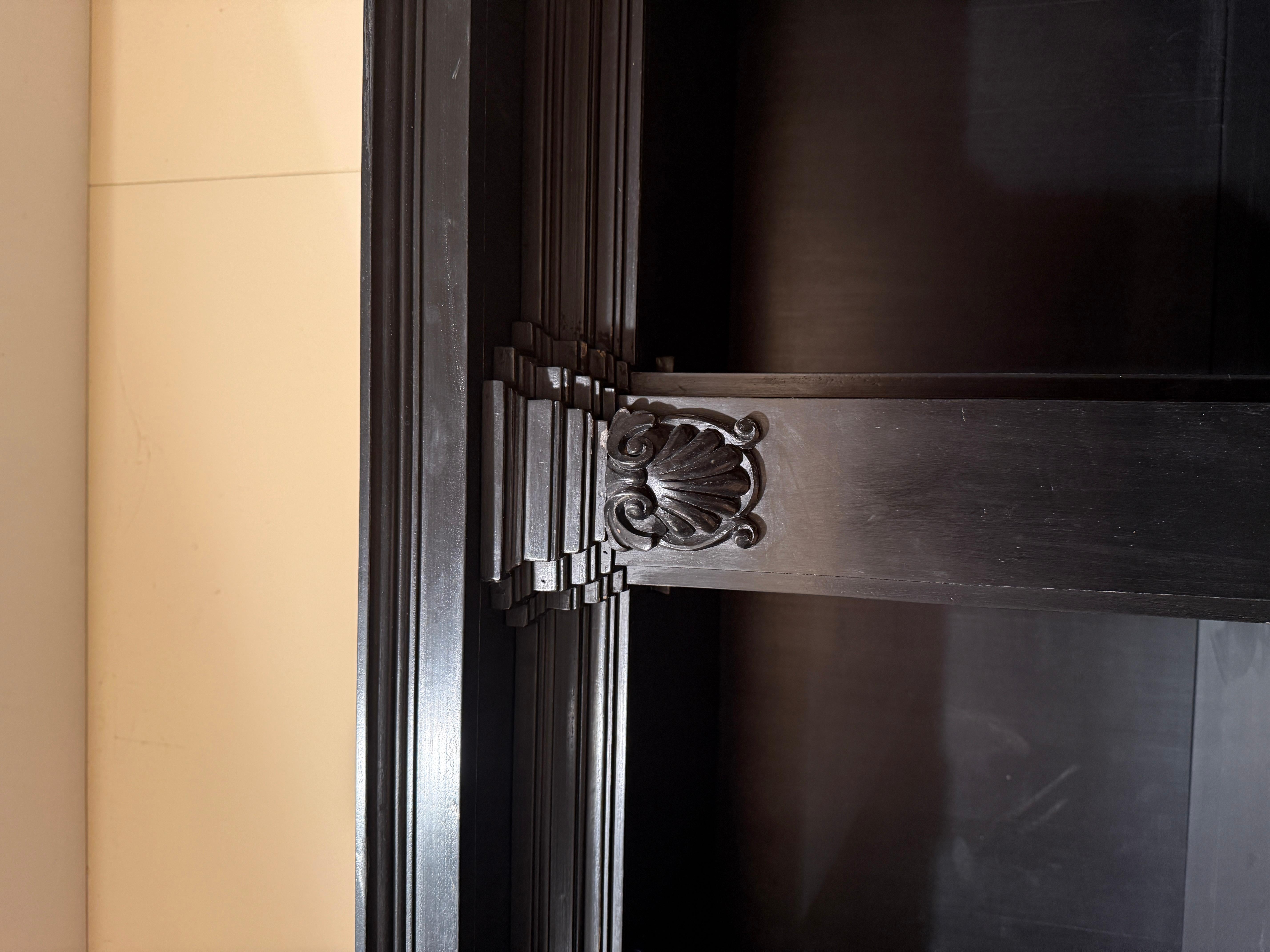 Grand cabinet en bois doré et marbre, Italie 20e siècle en vente 1