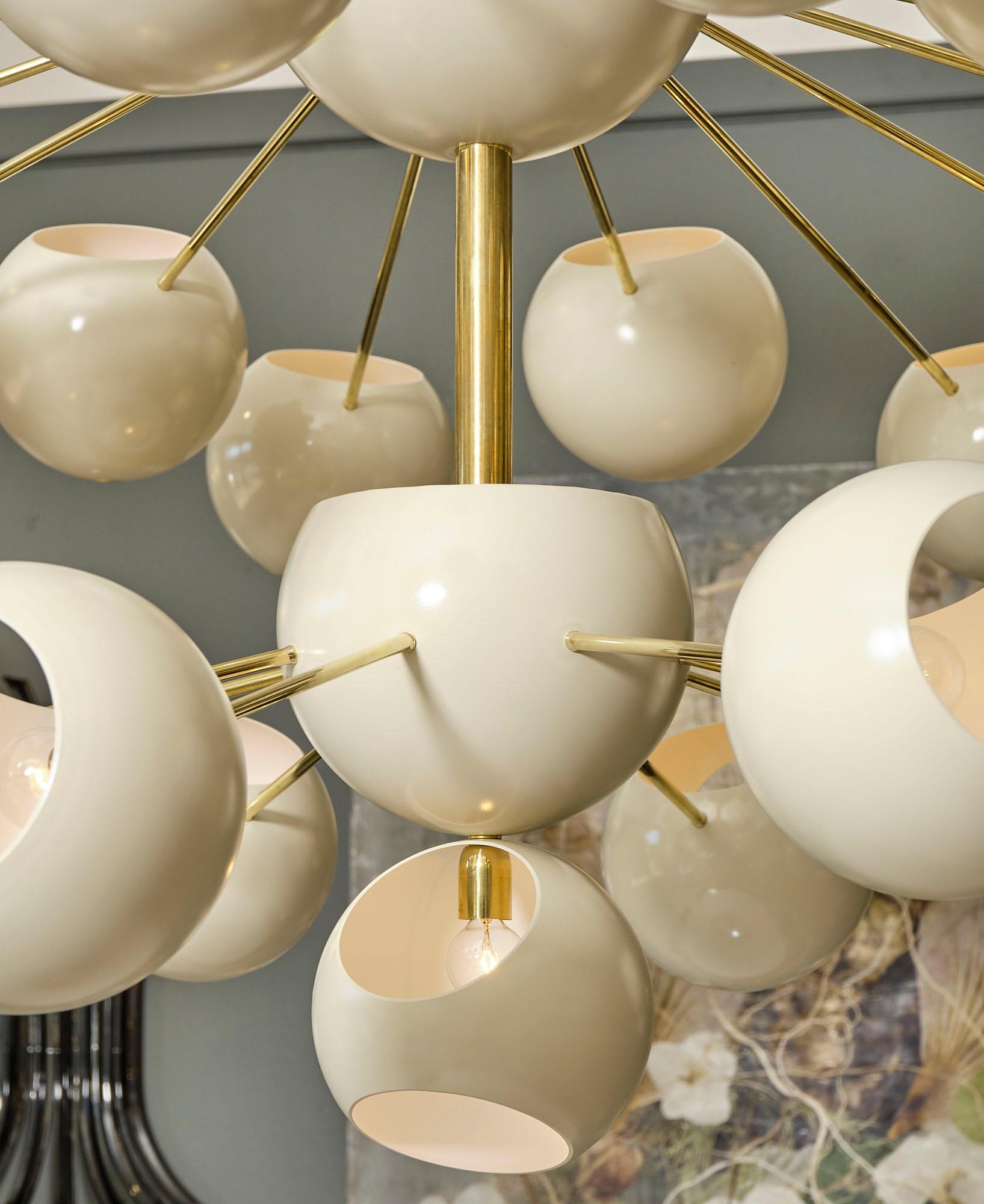 XXI secolo e contemporaneo Grande lampadario italiano modernista in vendita