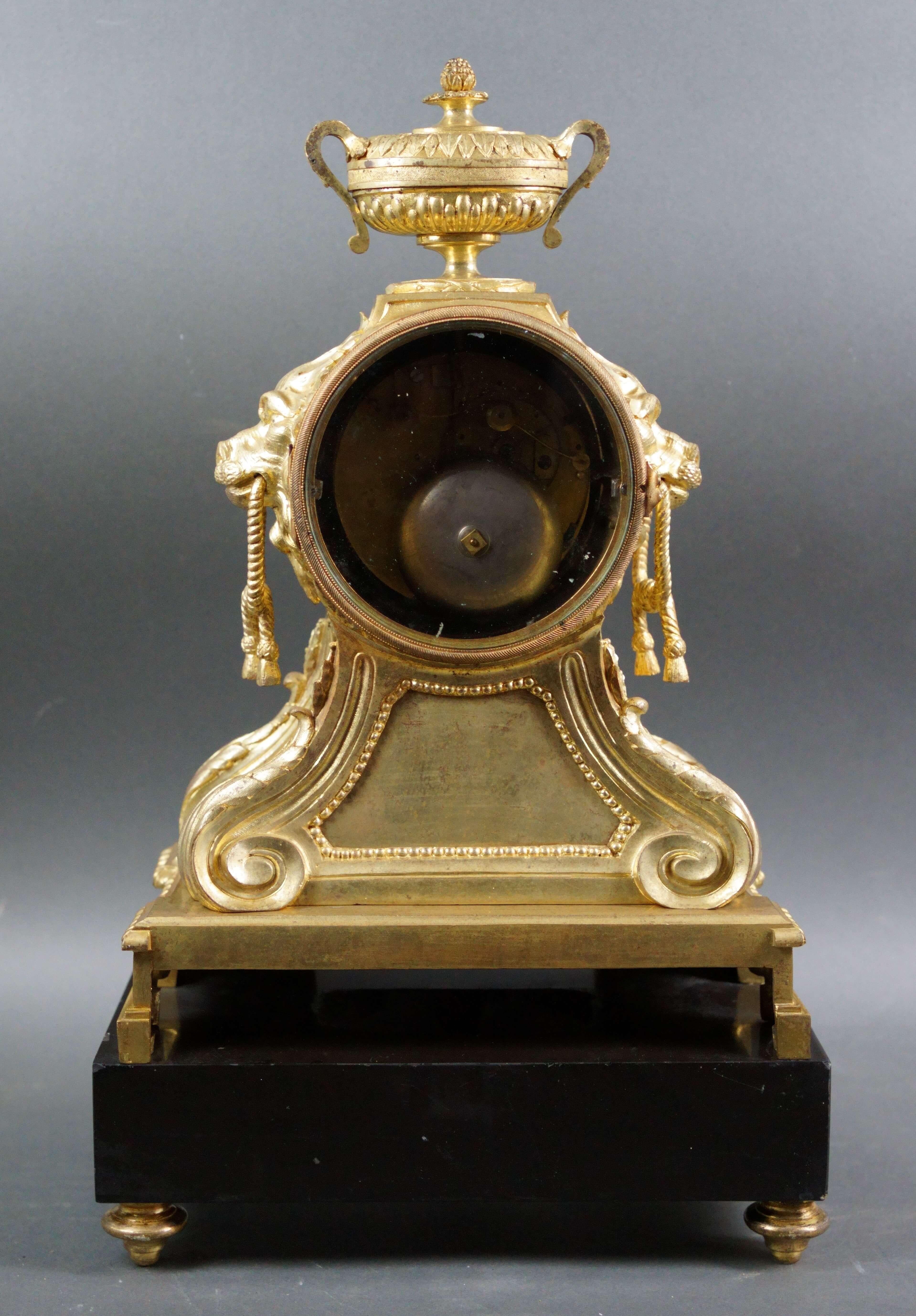 Grande Orologio Francese Luigi XVI Bronzo Dorato a Ormolu e Marmo nero In Good Condition In Pistoia, IT