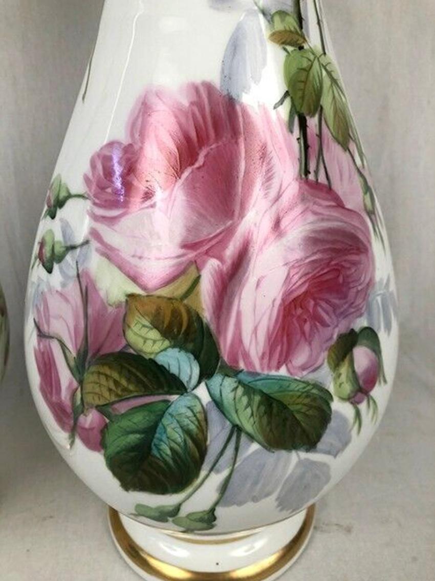 Napoleon III Grande paire de vases en porcelaine à décor de fleurs For Sale