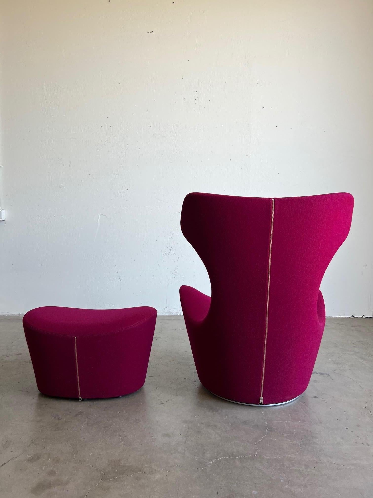 Grande Papilio armchair & ottoman by Naoto Fukasawa for B&B Italia In Soft Wool 

Offered is a wonderful and uncommon example of the B&B Italia Grande Papilio Chair and Ottoman designed by Naoto Fukasawa in a vibrant and soft cashmere wool. This