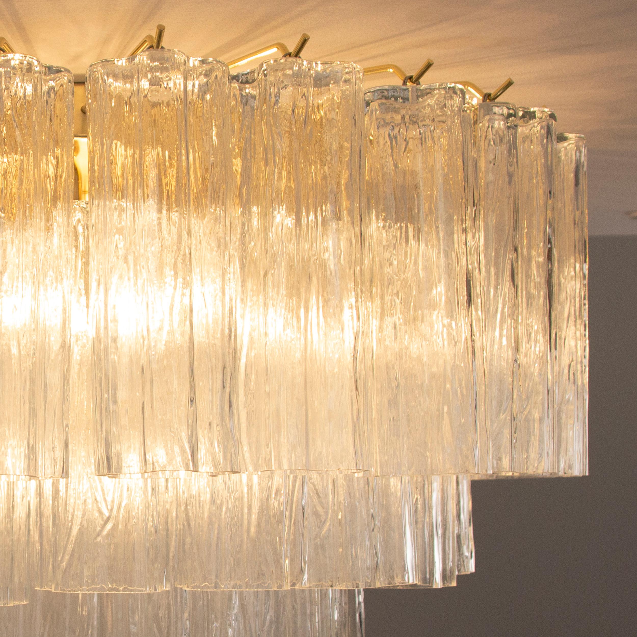 Vetro soffiato Grande plafoniera con pendagli vetro di Murano ispirata al mid-century italiano in vendita