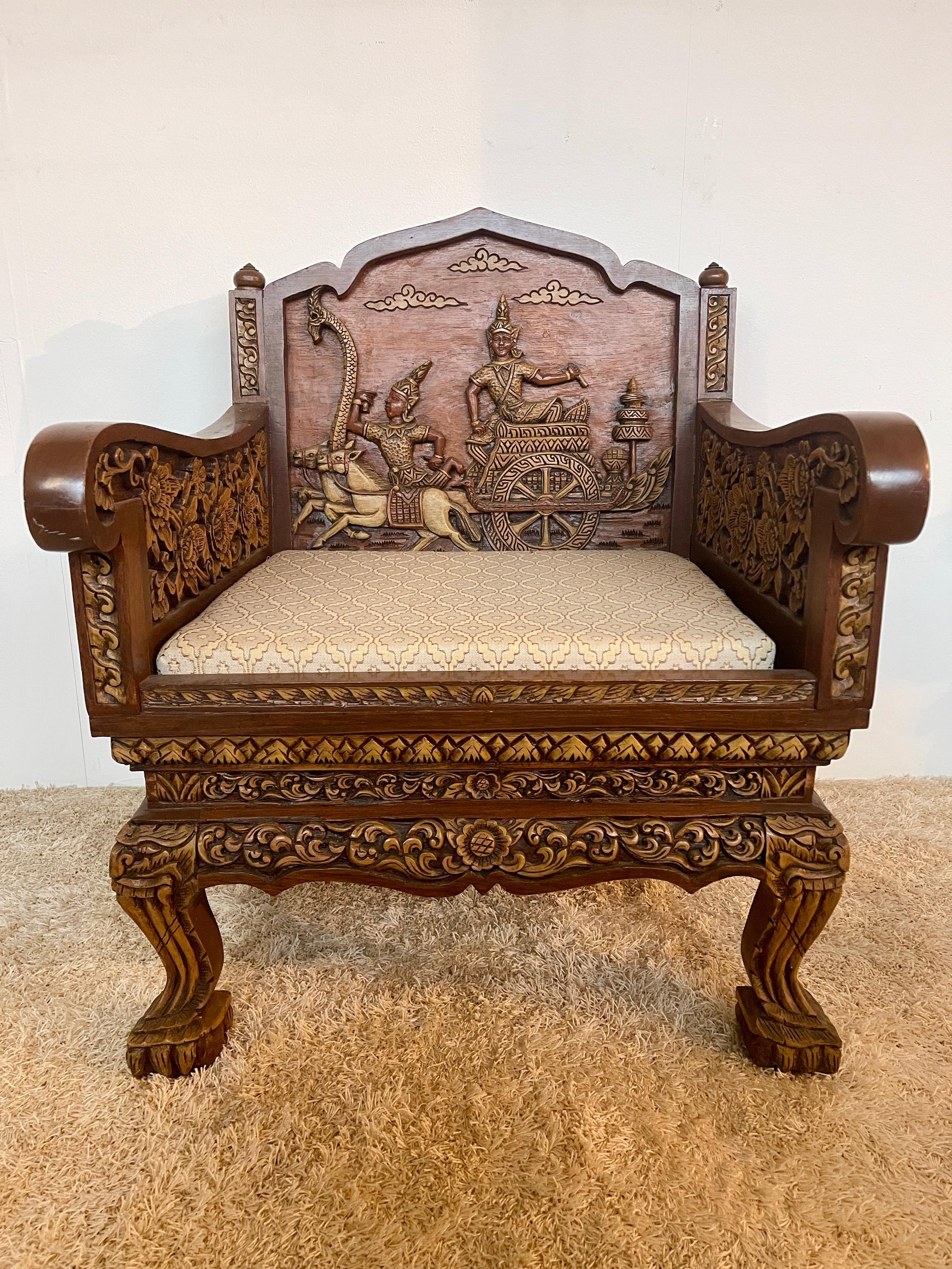 Grande poltrona antica tailandese in legno intagliato a mano con rilievo del XIX secolo - Private Collection Domenico Rugiano