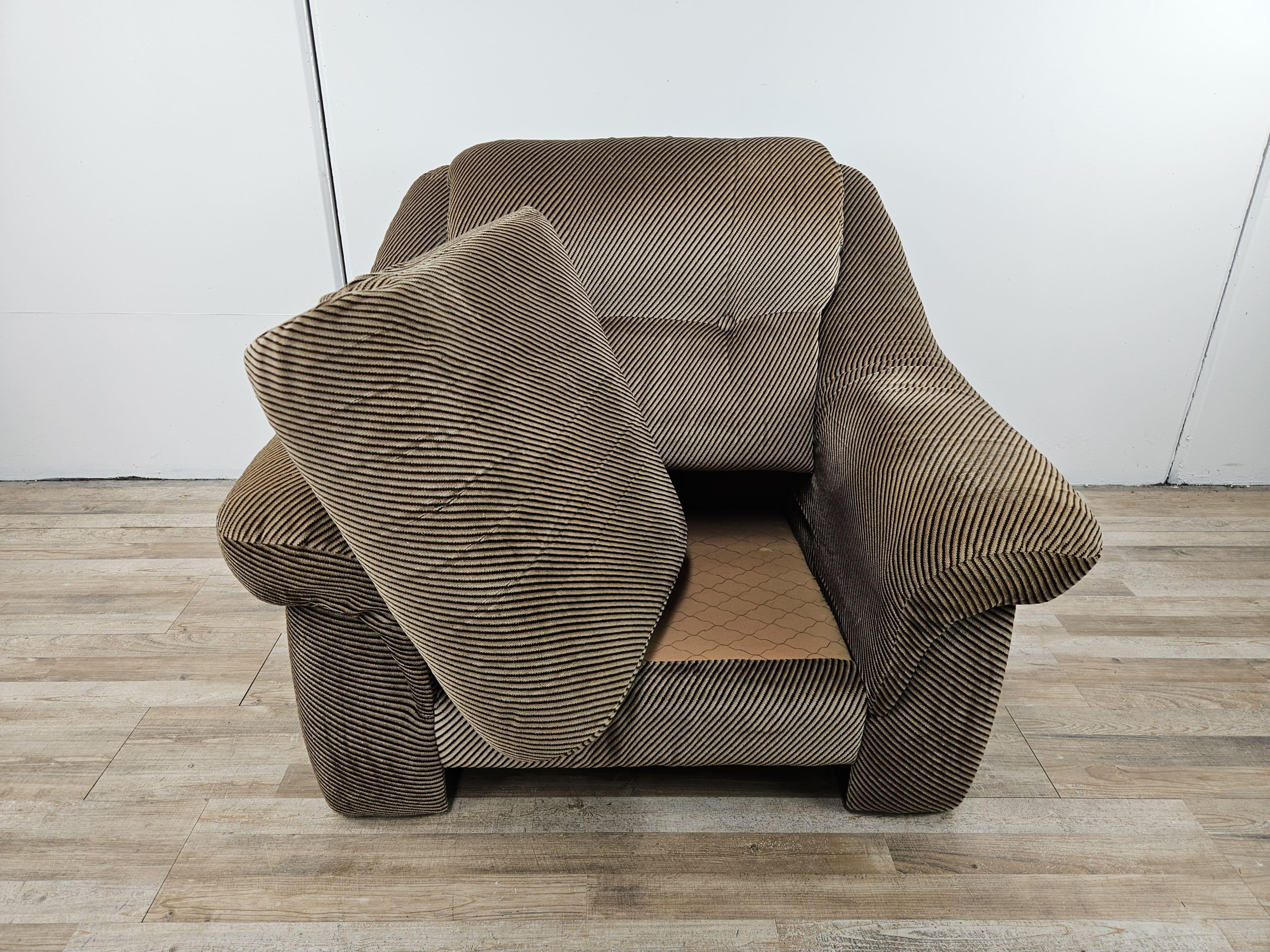 Grand fauteuil vintage en tissu rembourré de Comello Italia 1970 en vente 3