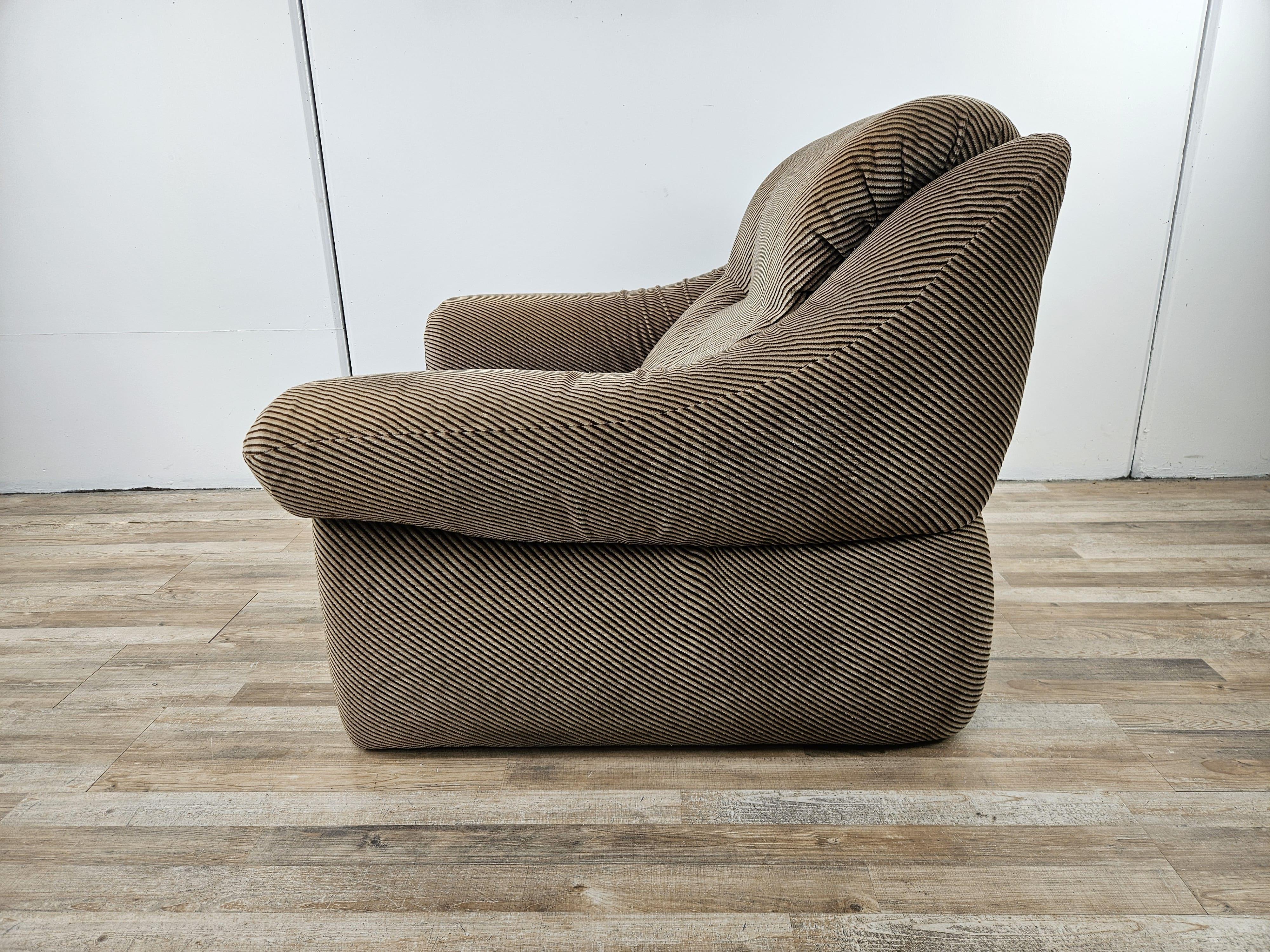 Mid-Century Modern Grand fauteuil vintage en tissu rembourré de Comello Italia 1970 en vente