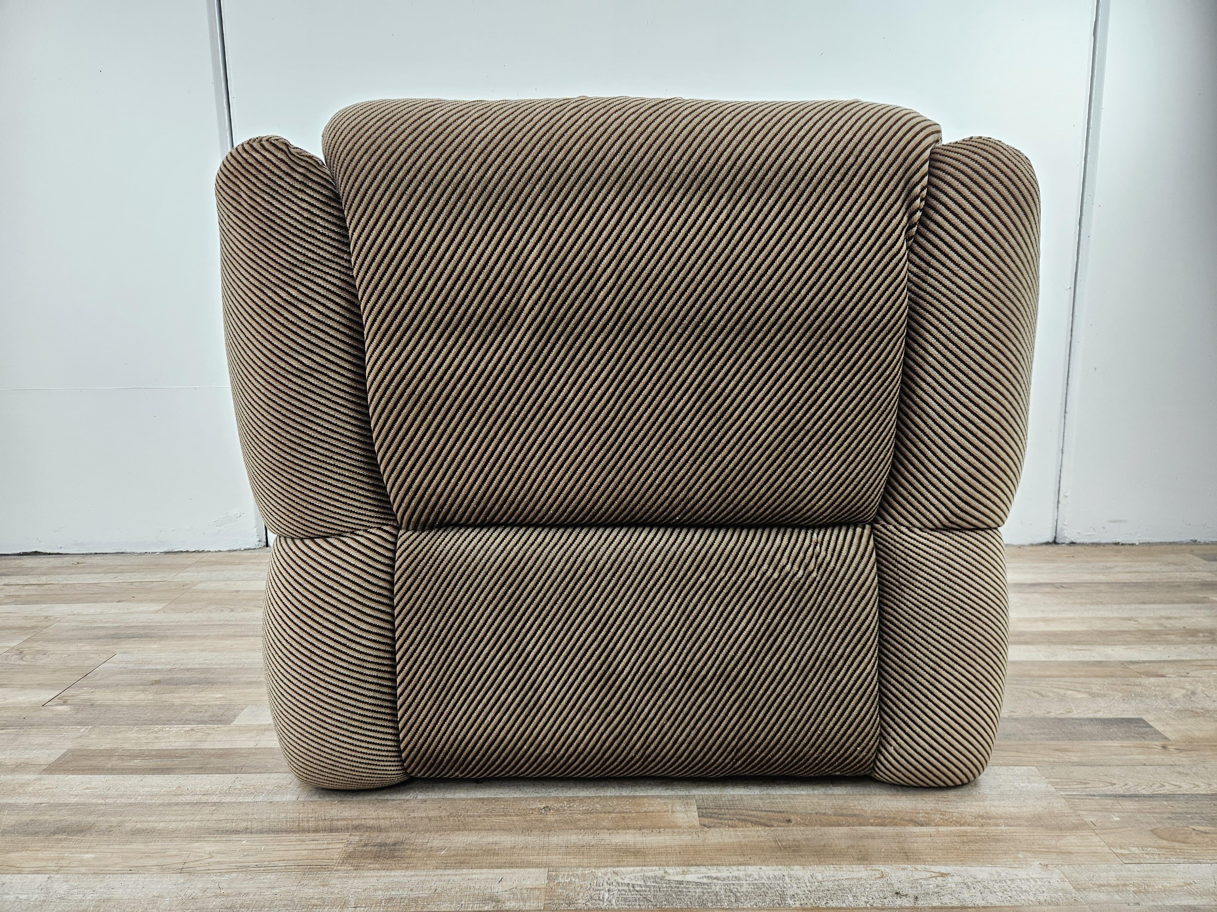 Italian Grand fauteuil vintage en tissu rembourré de Comello Italia 1970 en vente