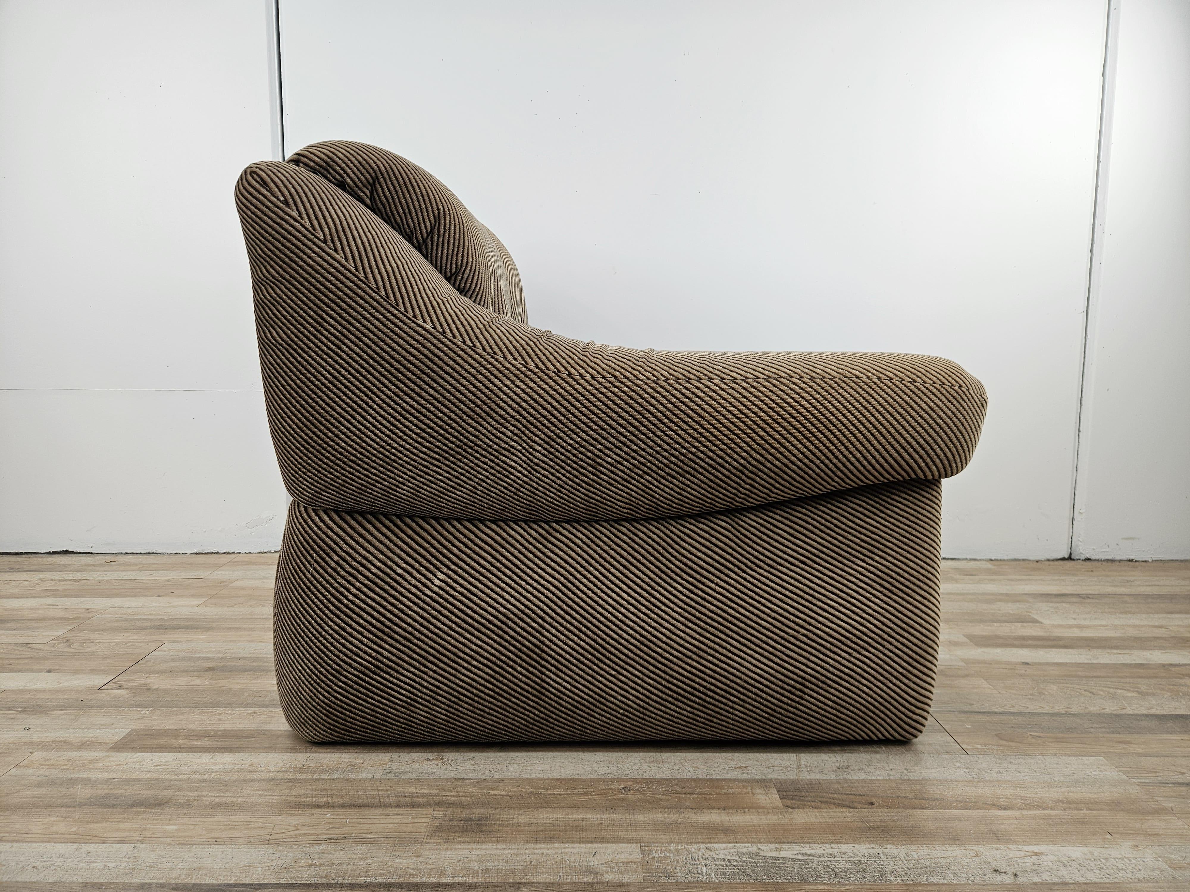 Grand fauteuil vintage en tissu rembourré de Comello Italia 1970 Bon état - En vente à Premariacco, IT