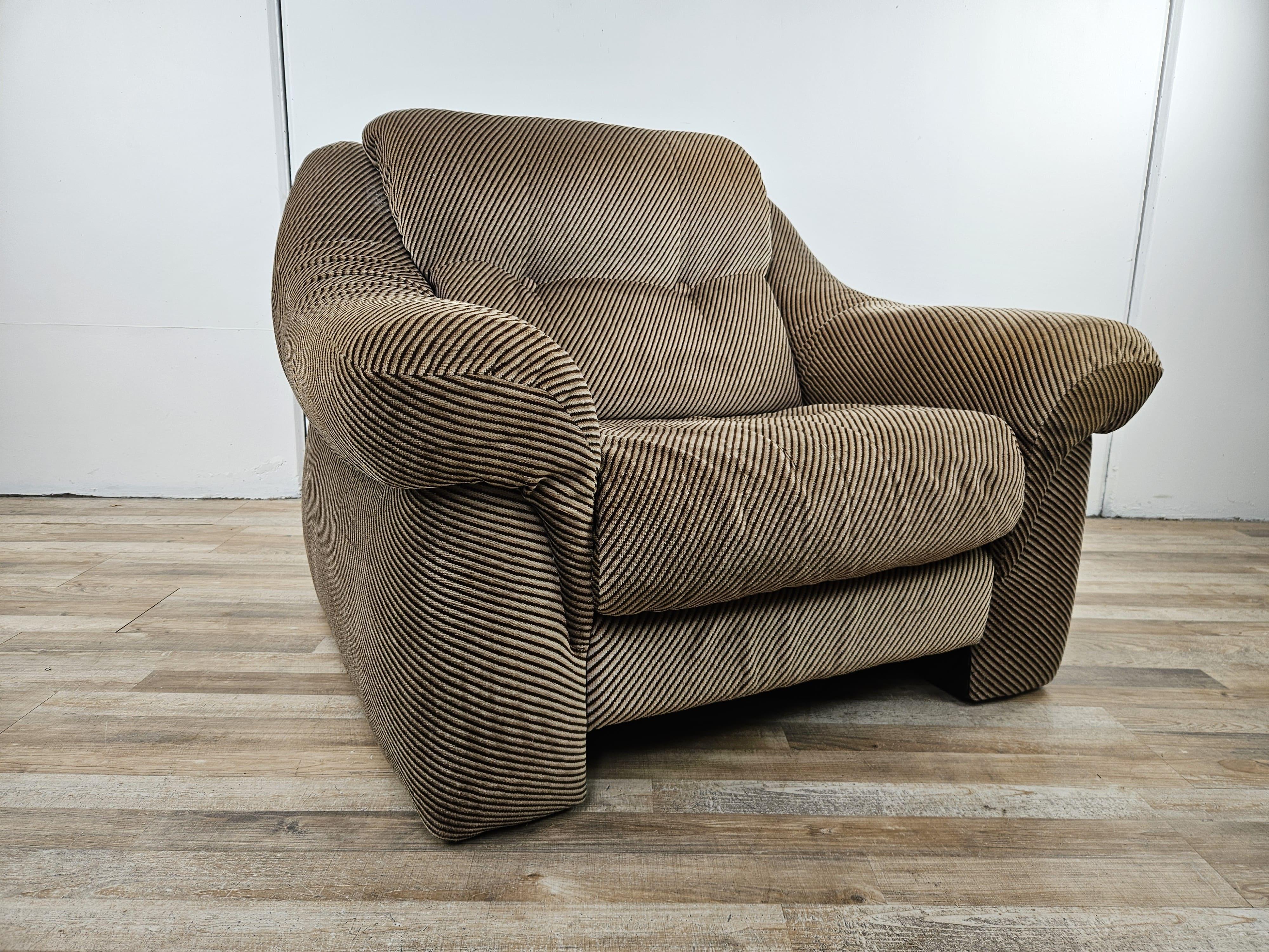 Late 20th Century Grand fauteuil vintage en tissu rembourré de Comello Italia 1970 en vente