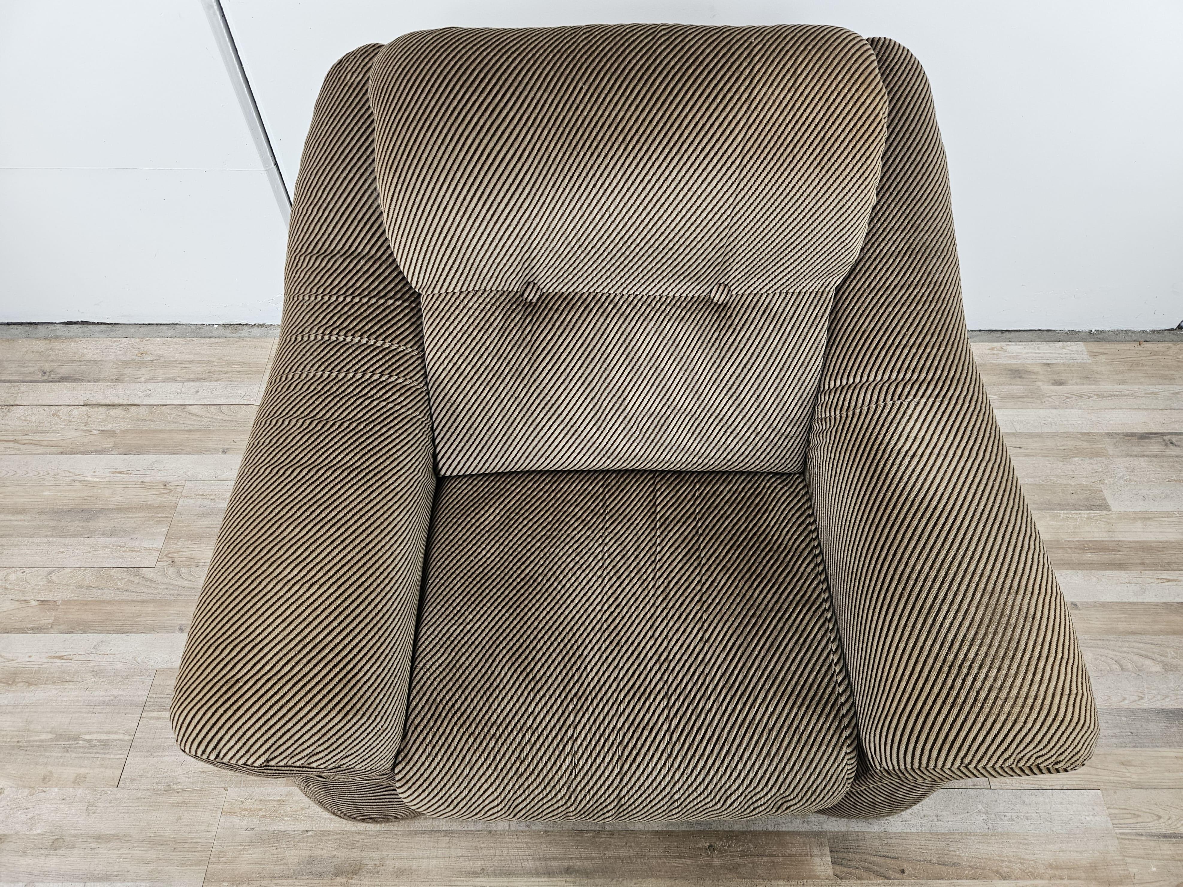 Grand fauteuil vintage en tissu rembourré de Comello Italia 1970 en vente 1