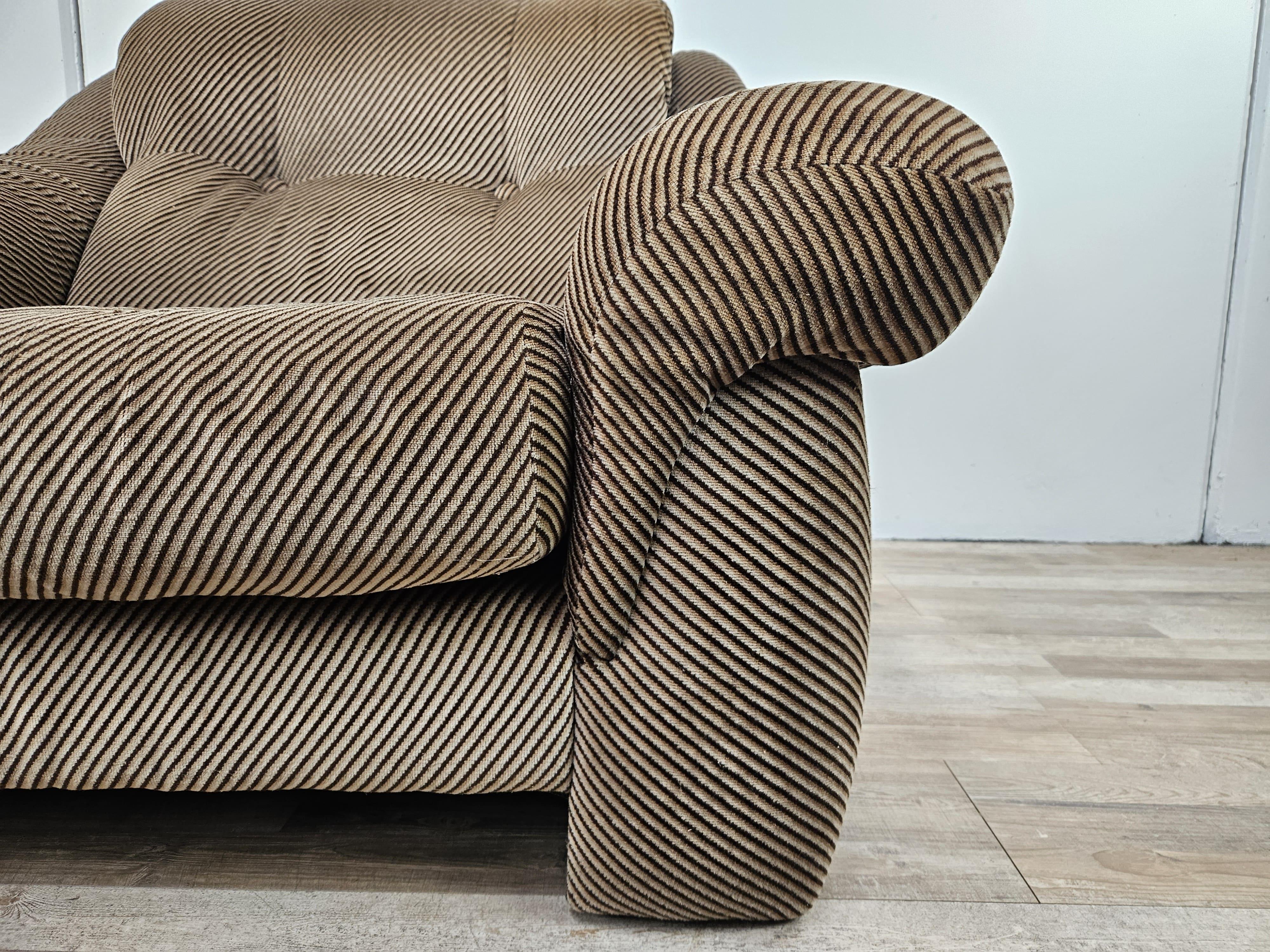 Grand fauteuil vintage en tissu rembourré de Comello Italia 1970 en vente 2