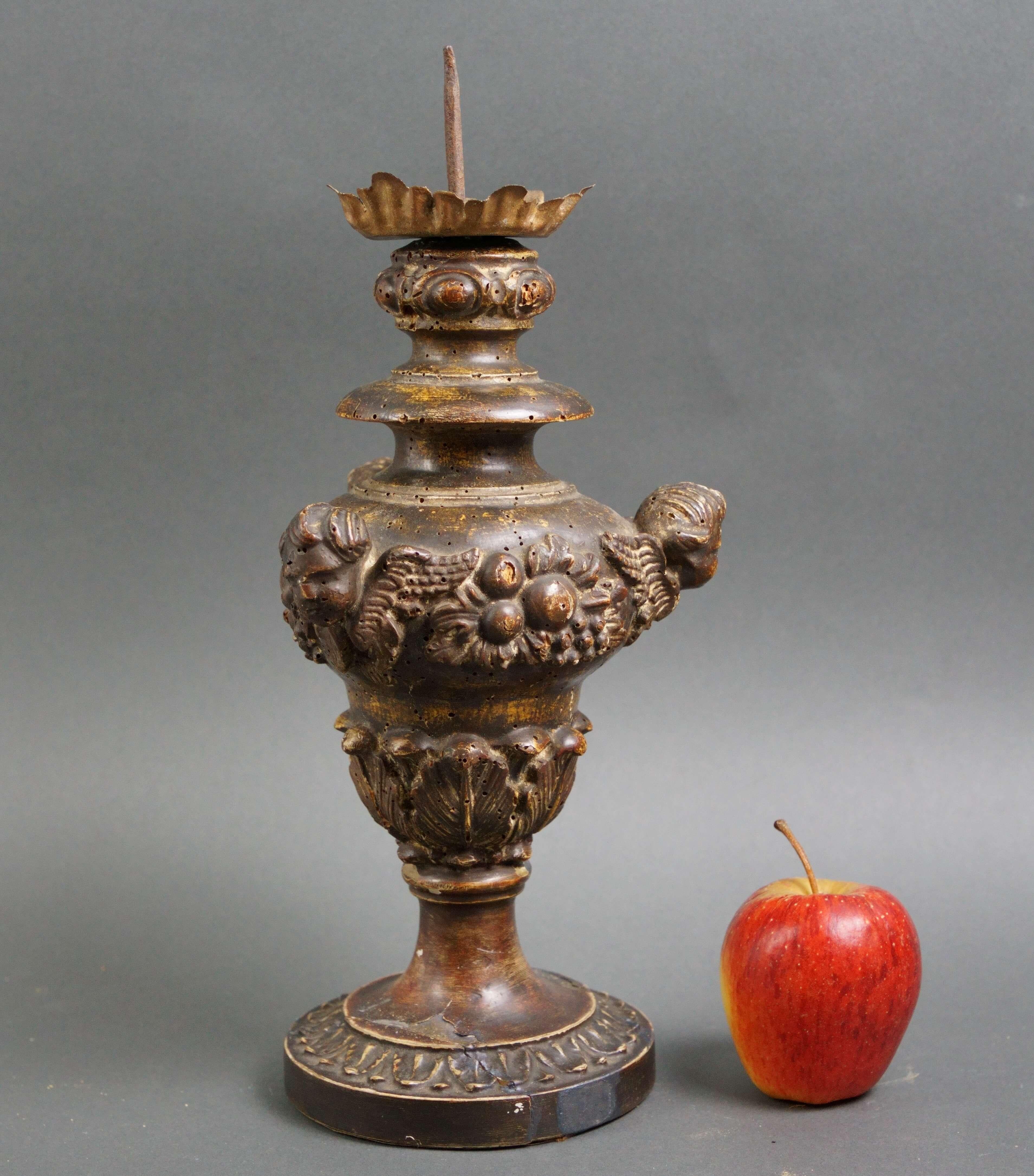 18th Century Grande Portacero Barocco Legno Scolpito a Mascheroni Italia inizio XVIII secolo en vente