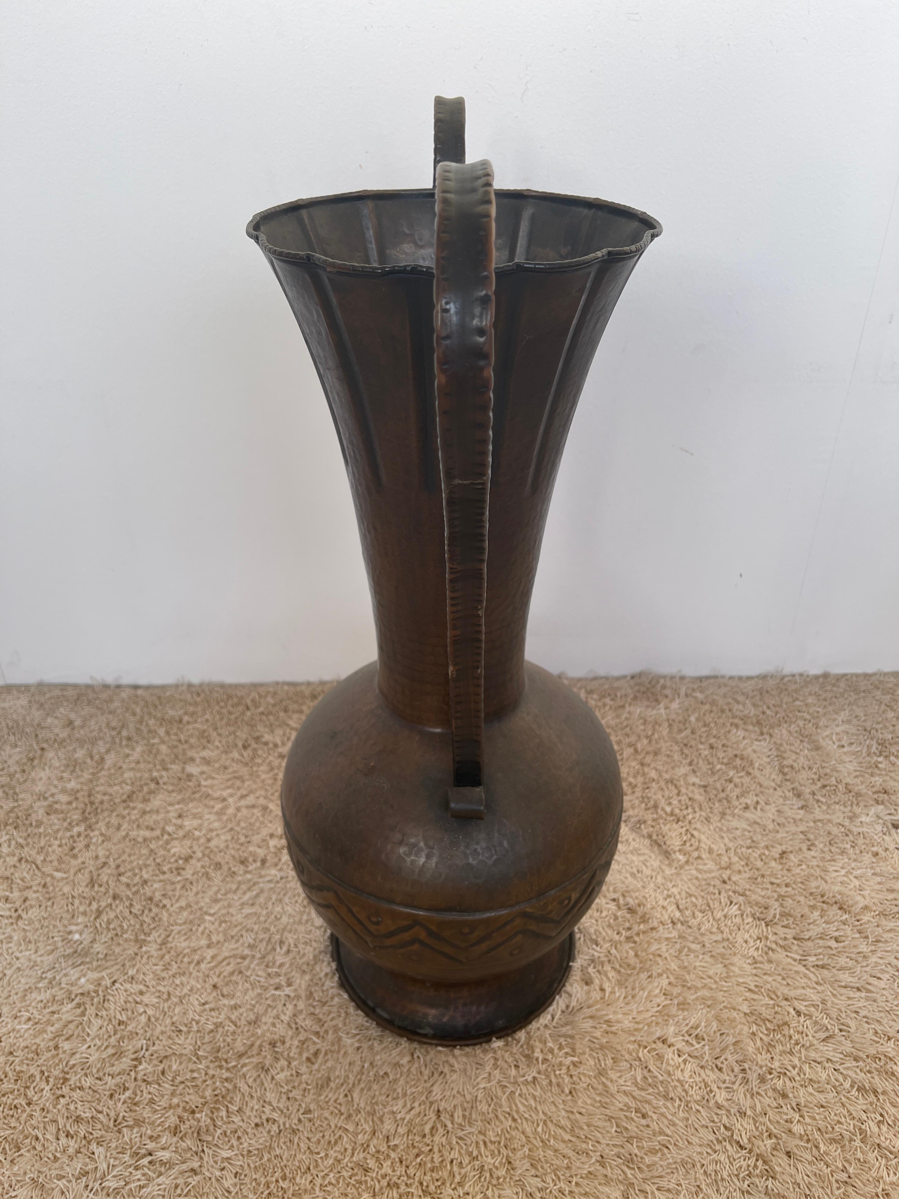 Fait main Grand porte-parapluie italien en cuivre des années 1940 en vente