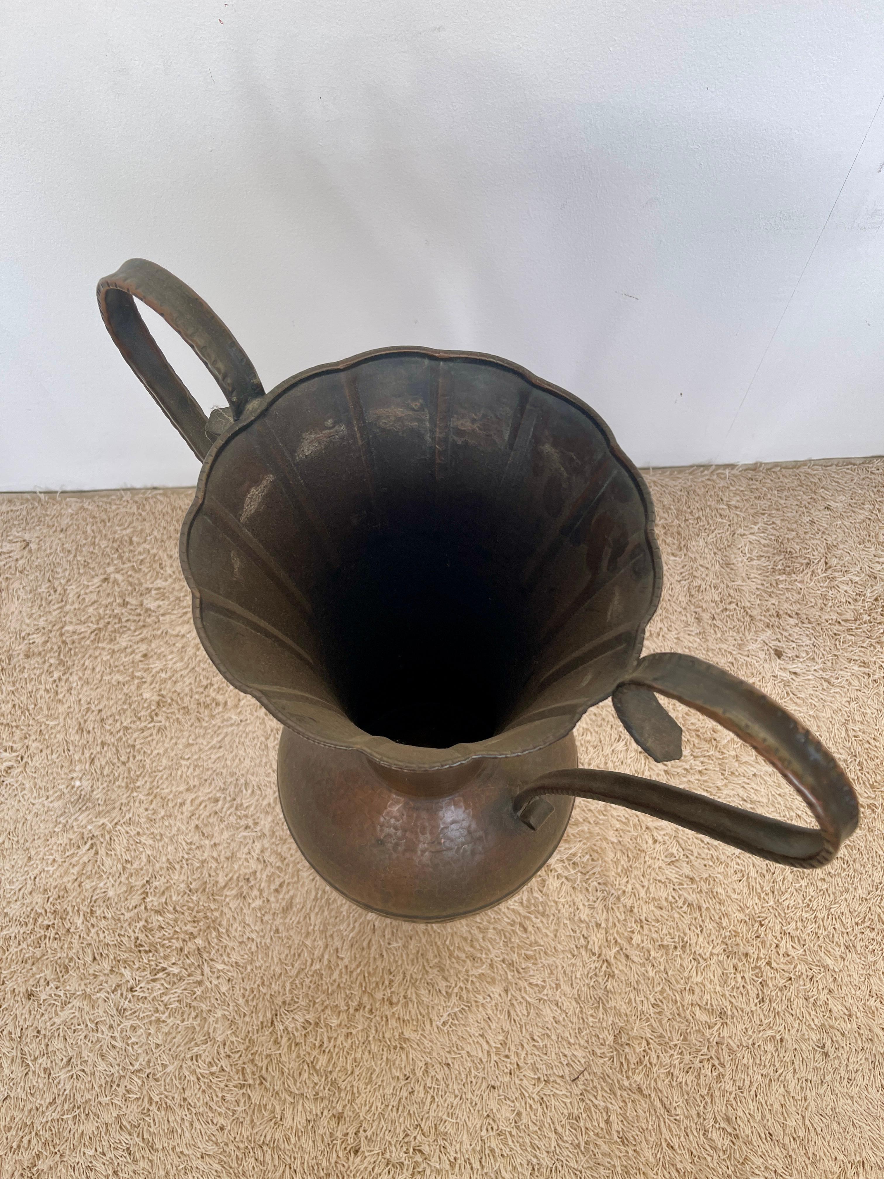 Cuivre Grand porte-parapluie italien en cuivre des années 1940 en vente