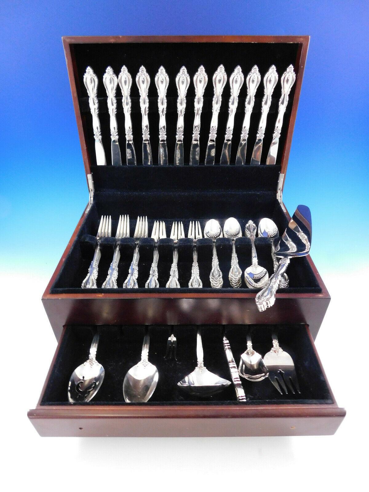 Exquisite Grande Regency by International sterling silver Flatware set, 68 pieces. This set includes:



12 Knives, 9
