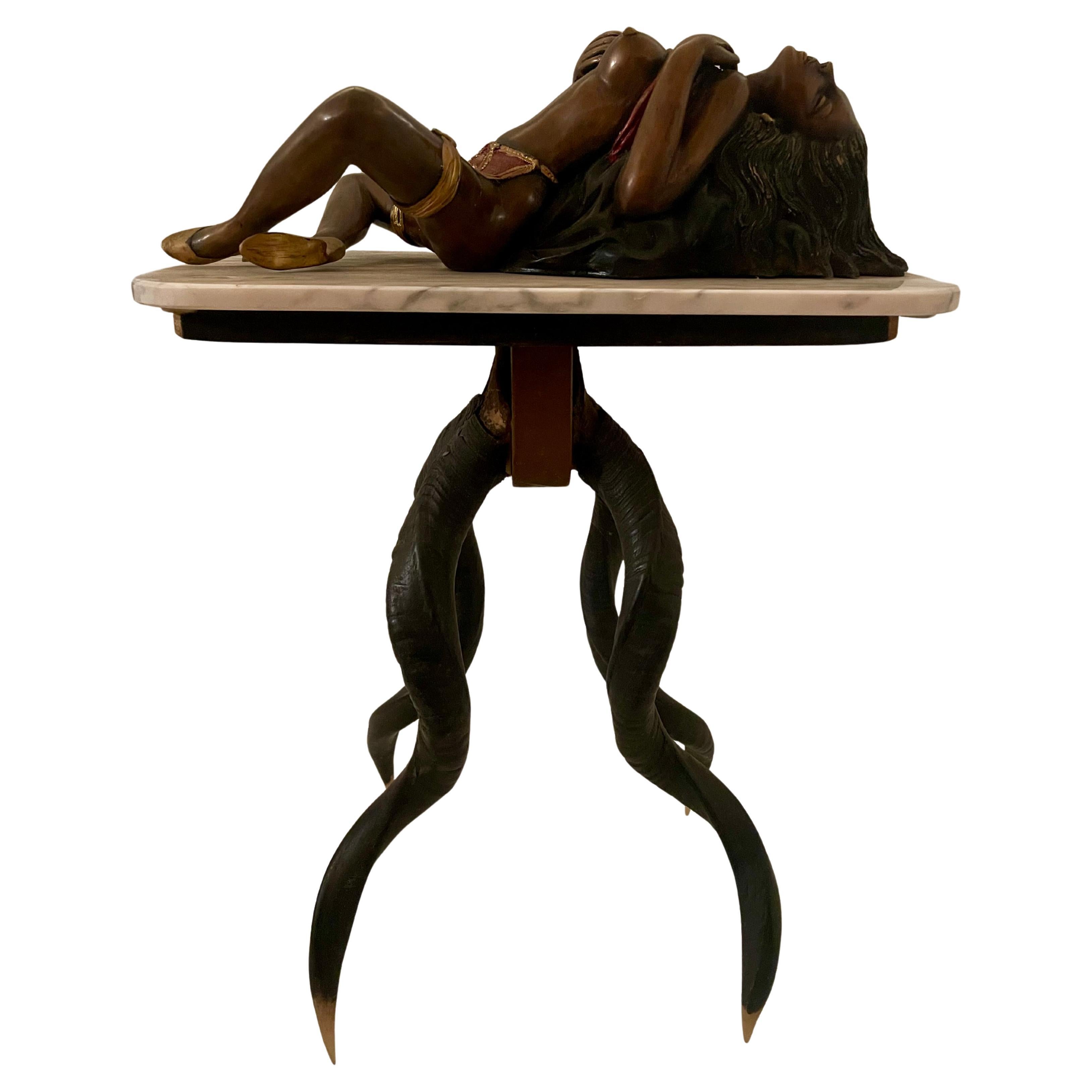 Grande scultura in bronzo donna erotica con base in marmo e corna di animali XX im Angebot