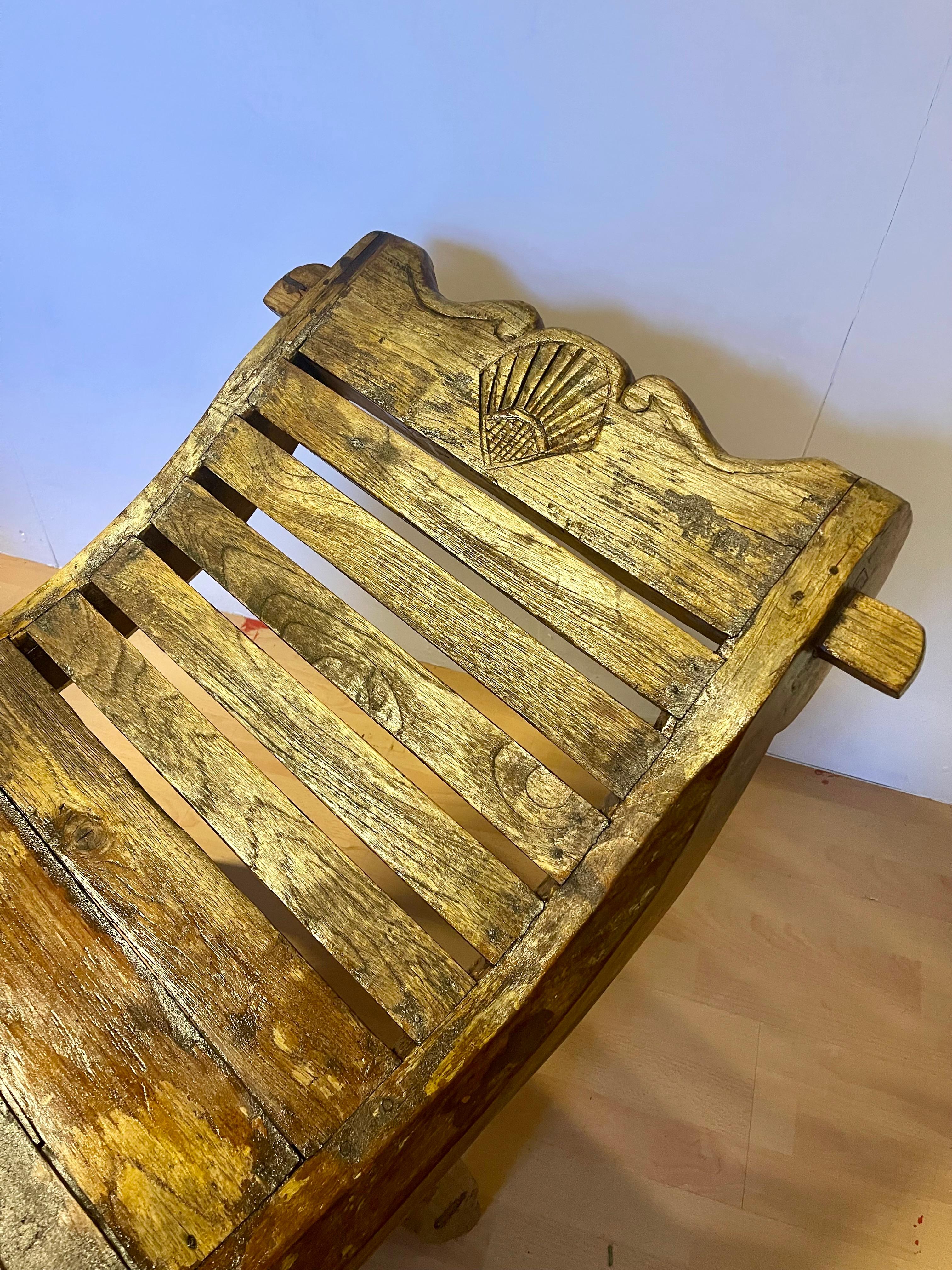 Grande sedia lunga italiana in legno, stile brutalista anni '40 (Sonstiges) im Angebot