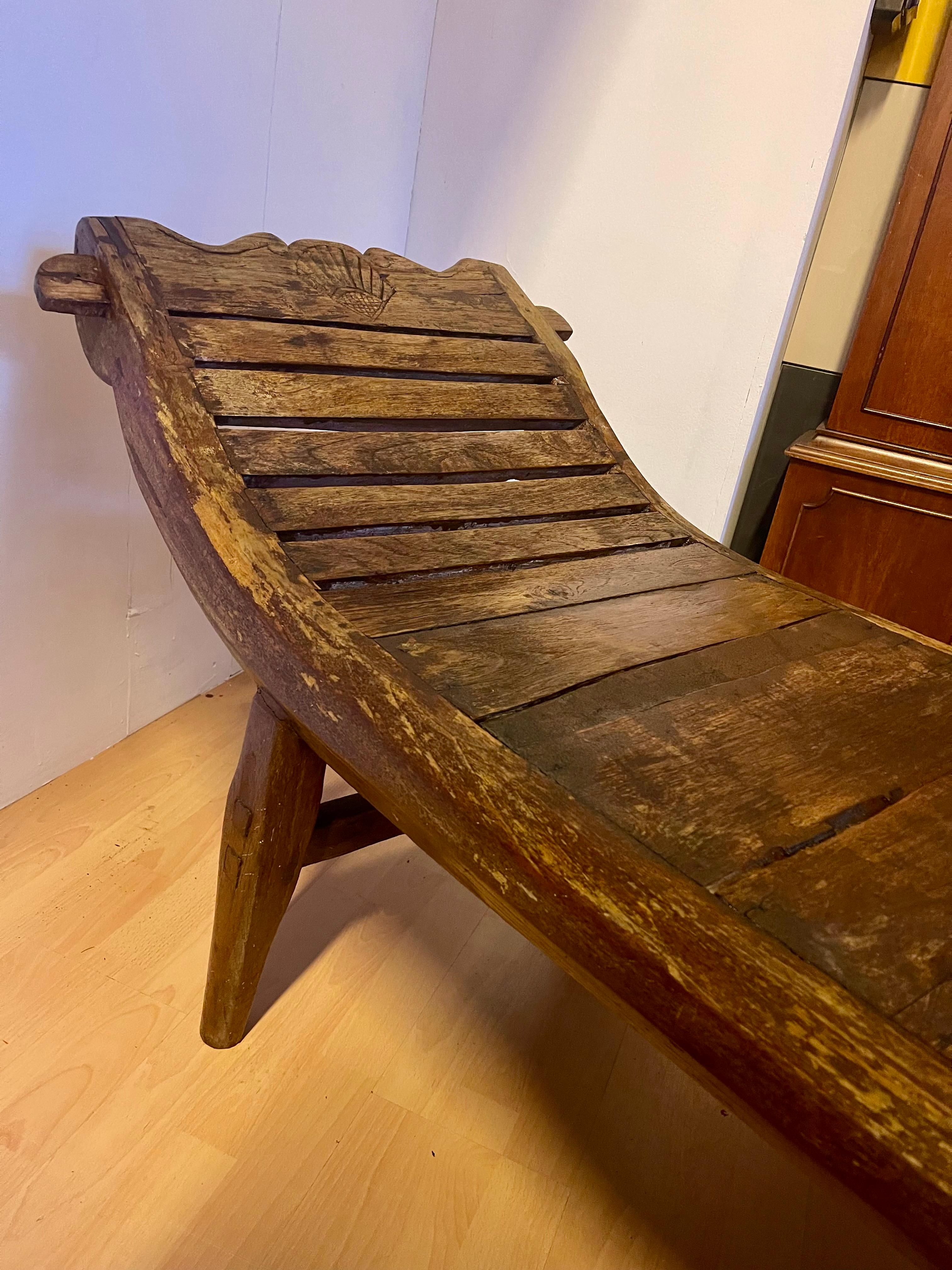 Grande sedia lunga italiana in legno, stile brutalista anni '40 (20th Century) im Angebot