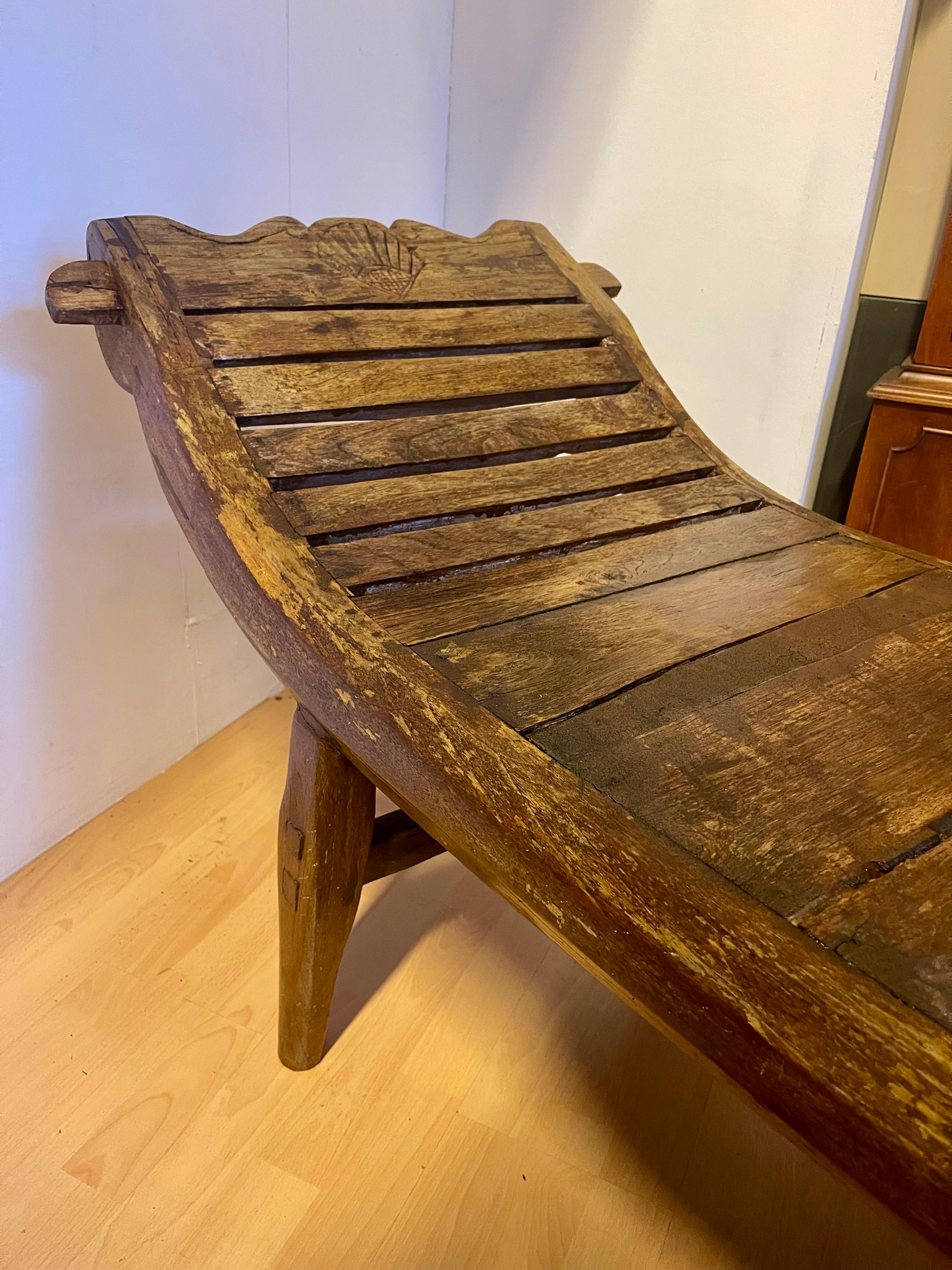 Grande sedia lunga italiana in legno, stile brutalista anni '40 (Holz) im Angebot