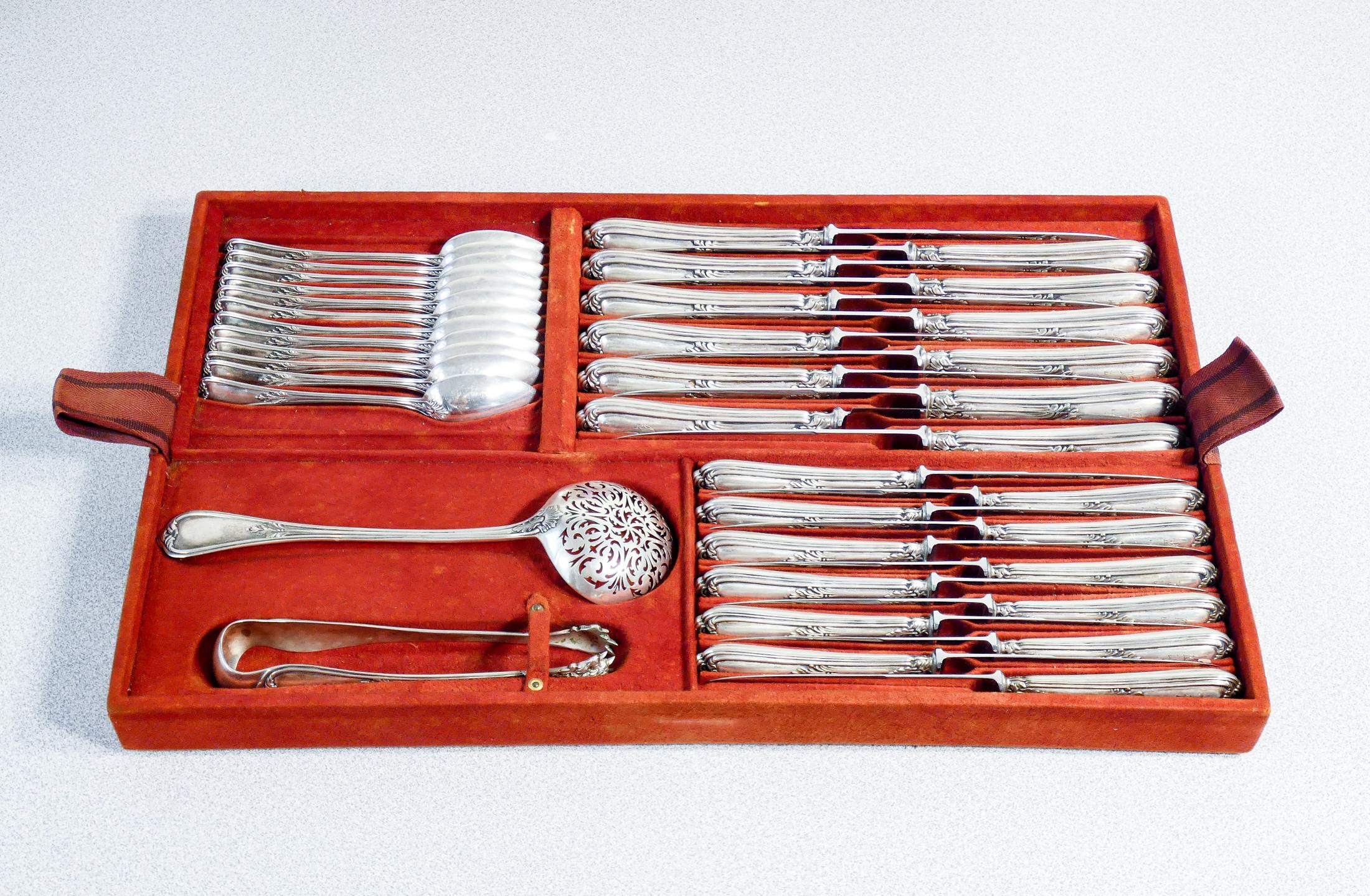 Large HENRI SOUFFLOT flatware service in 800 silver. 93 pcs. Late Nineteenth Century For Sale 5