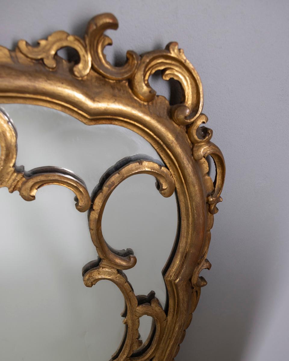 Grande pièce de monnaie du début du xxème siècle en cuir doré dans le style Barocco. en vente 3