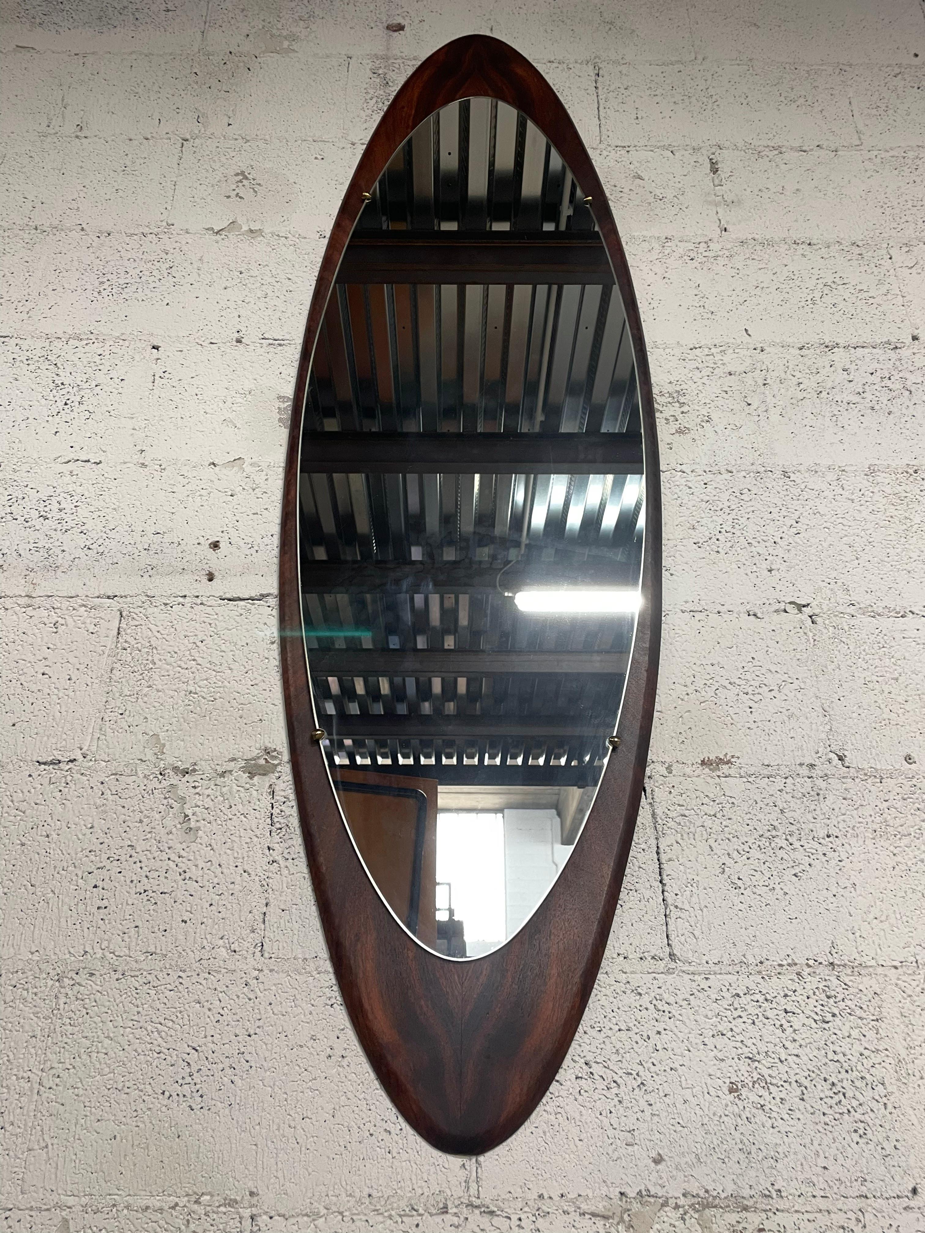 Grand miroir ovale de fabrication italienne des années 1960 en vente 3