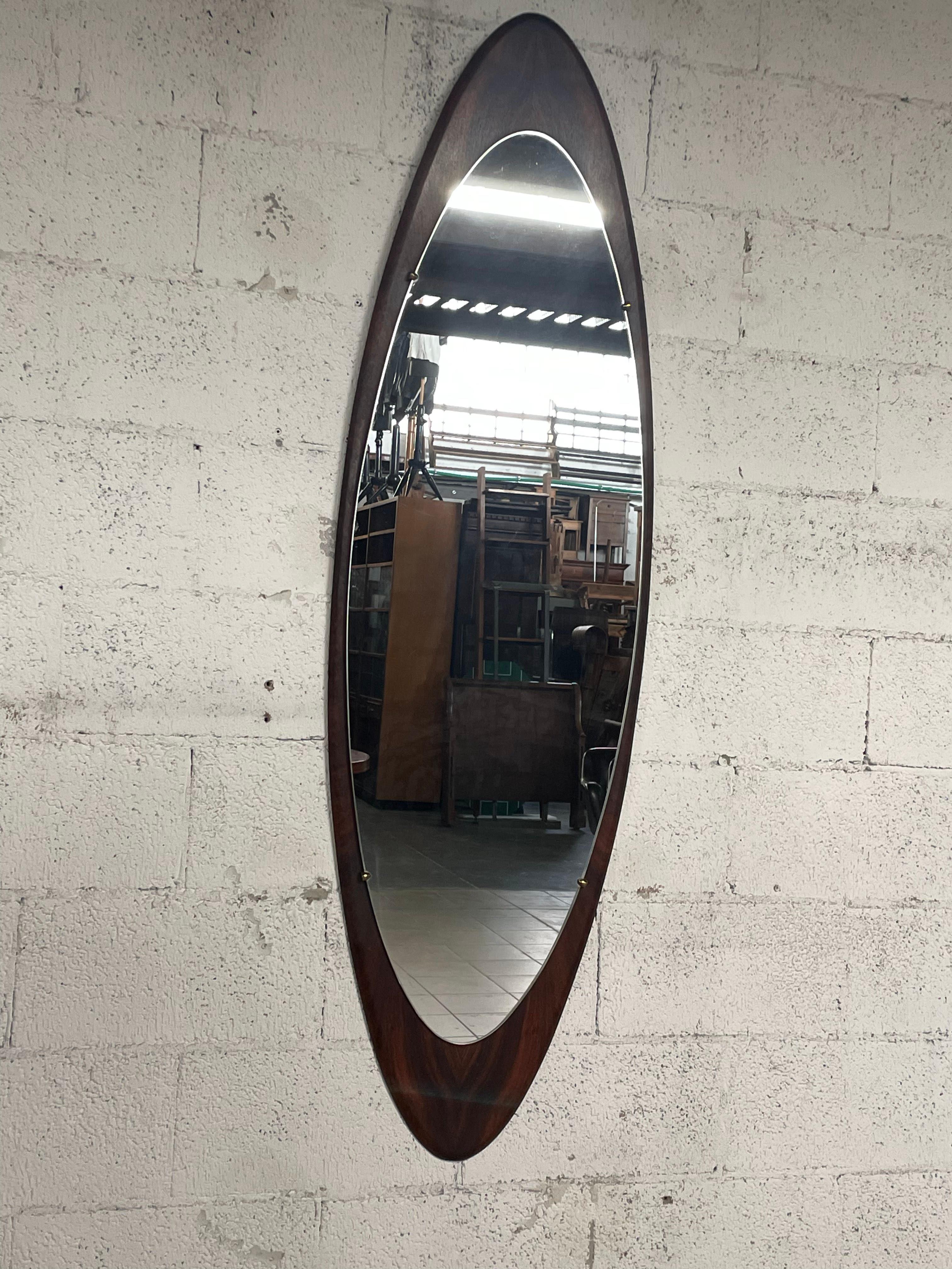 Grand miroir ovale de fabrication italienne des années 1960 en vente 6