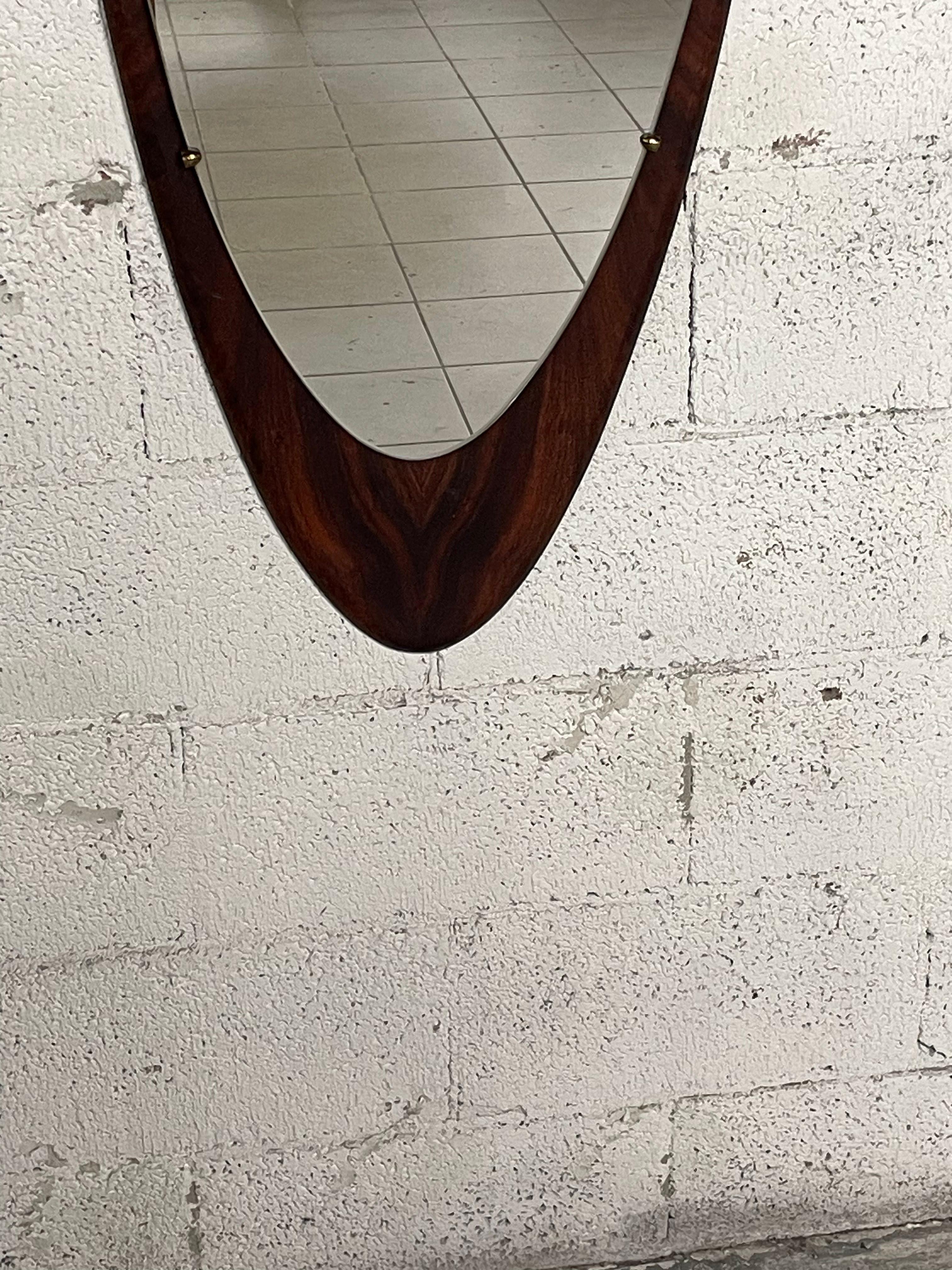 Mid-Century Modern Large 1960s oval mirror of Italian manufacture For Sale