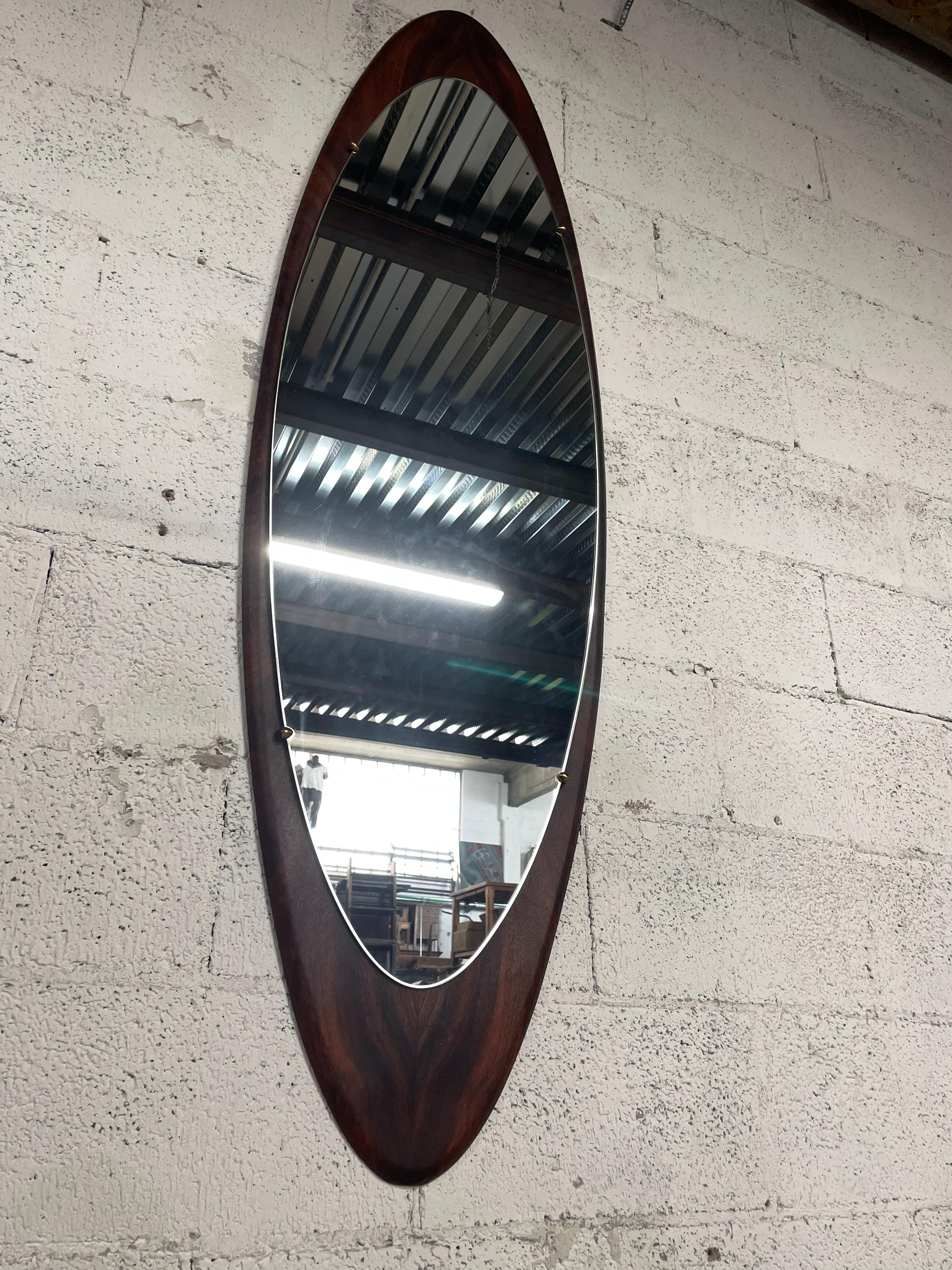 Grand miroir ovale de fabrication italienne des années 1960 en vente 2