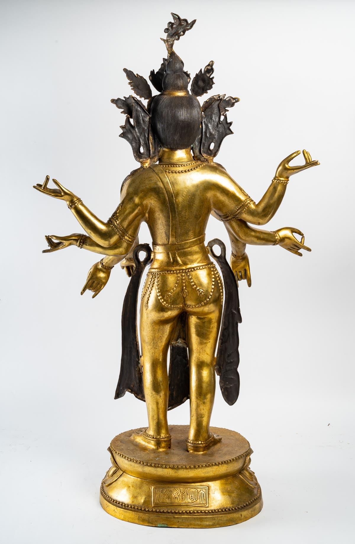 Large Bronze Statue of Amoghapasa Lokeshvara In Good Condition In Saint-Ouen, FR