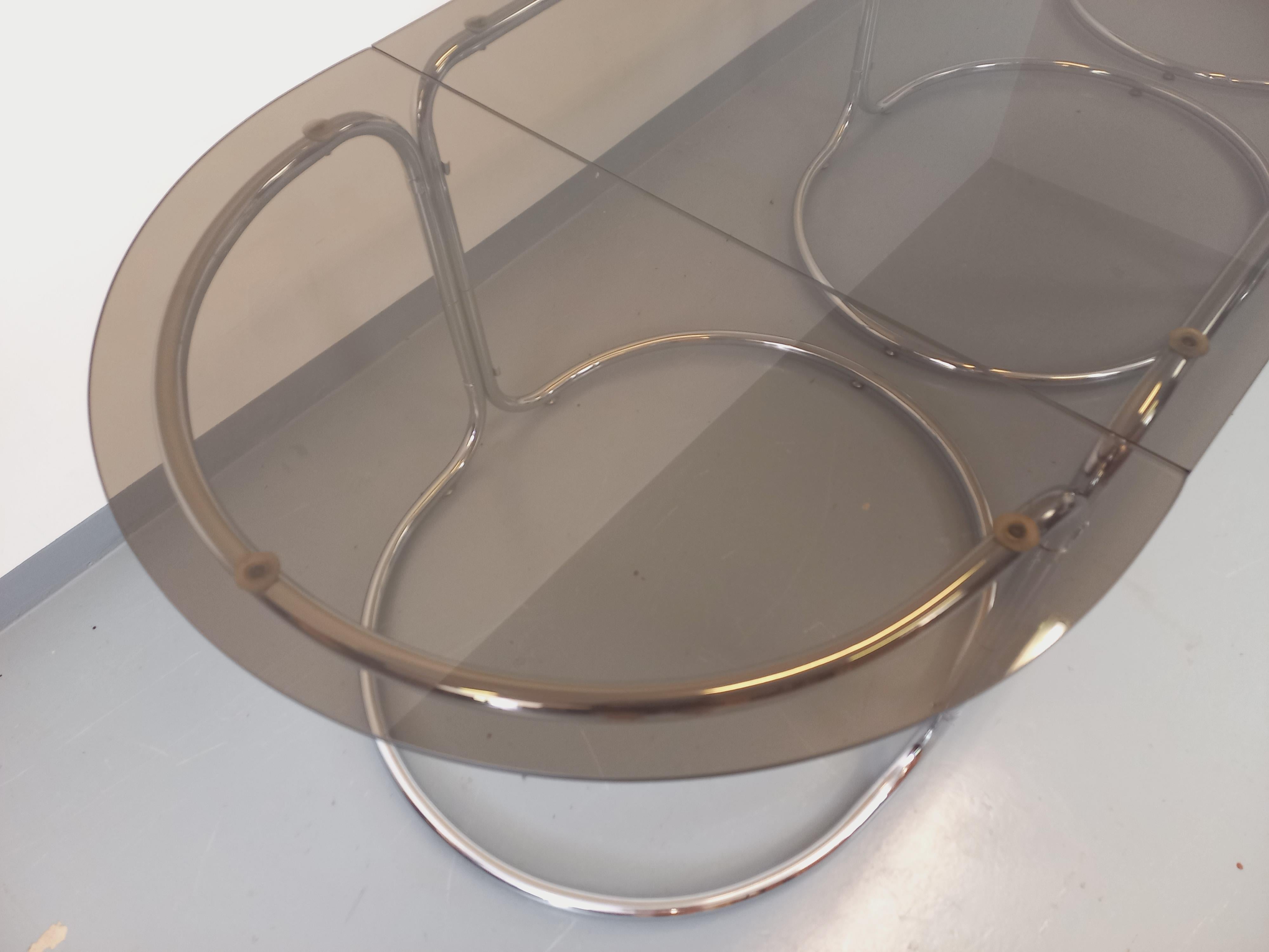 Grande table à manger ovale modulable vintage en verre fumé et métal chromé en vente 5