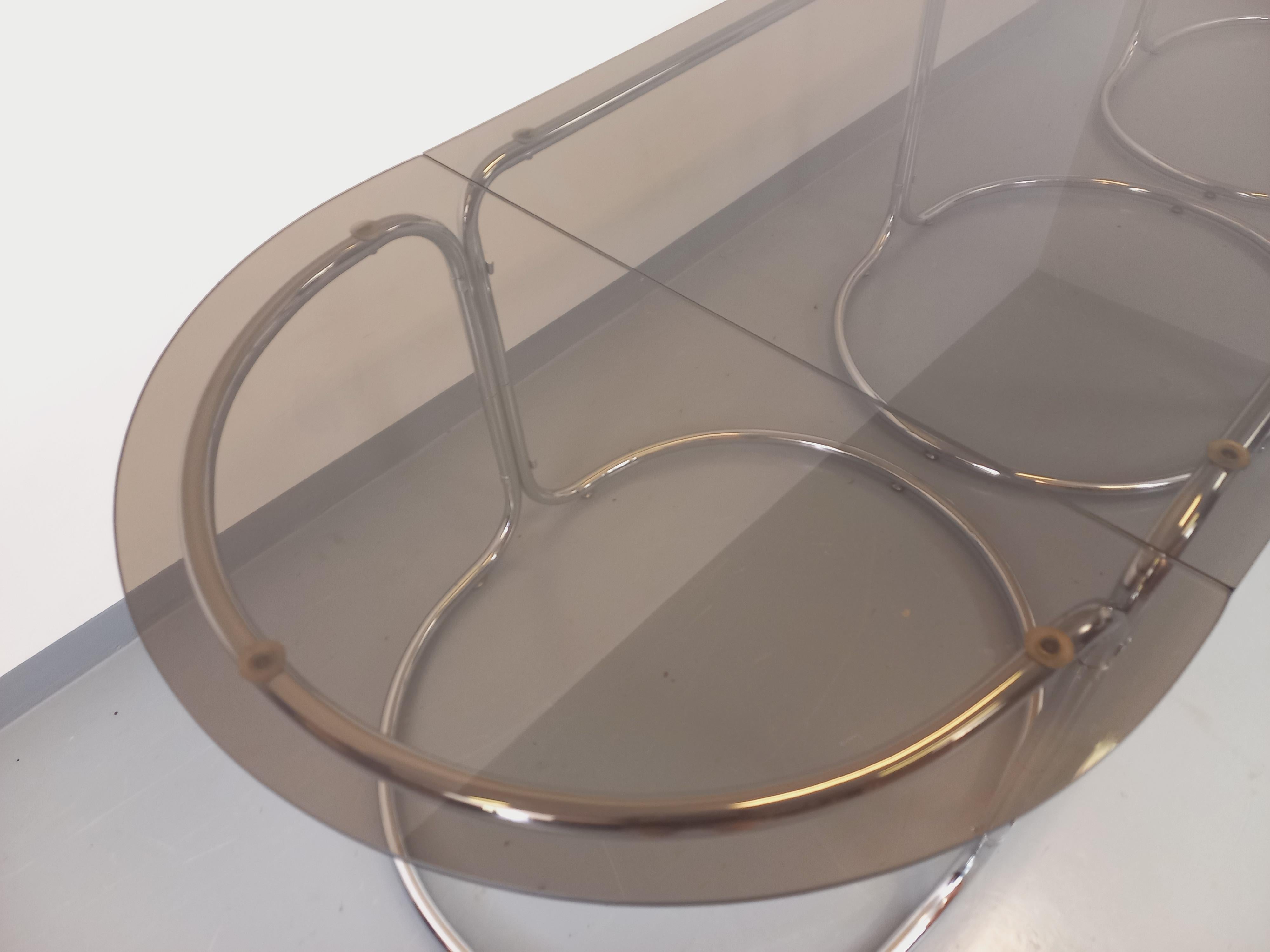 Grande table à manger ovale modulable vintage en verre fumé et métal chromé en vente 6