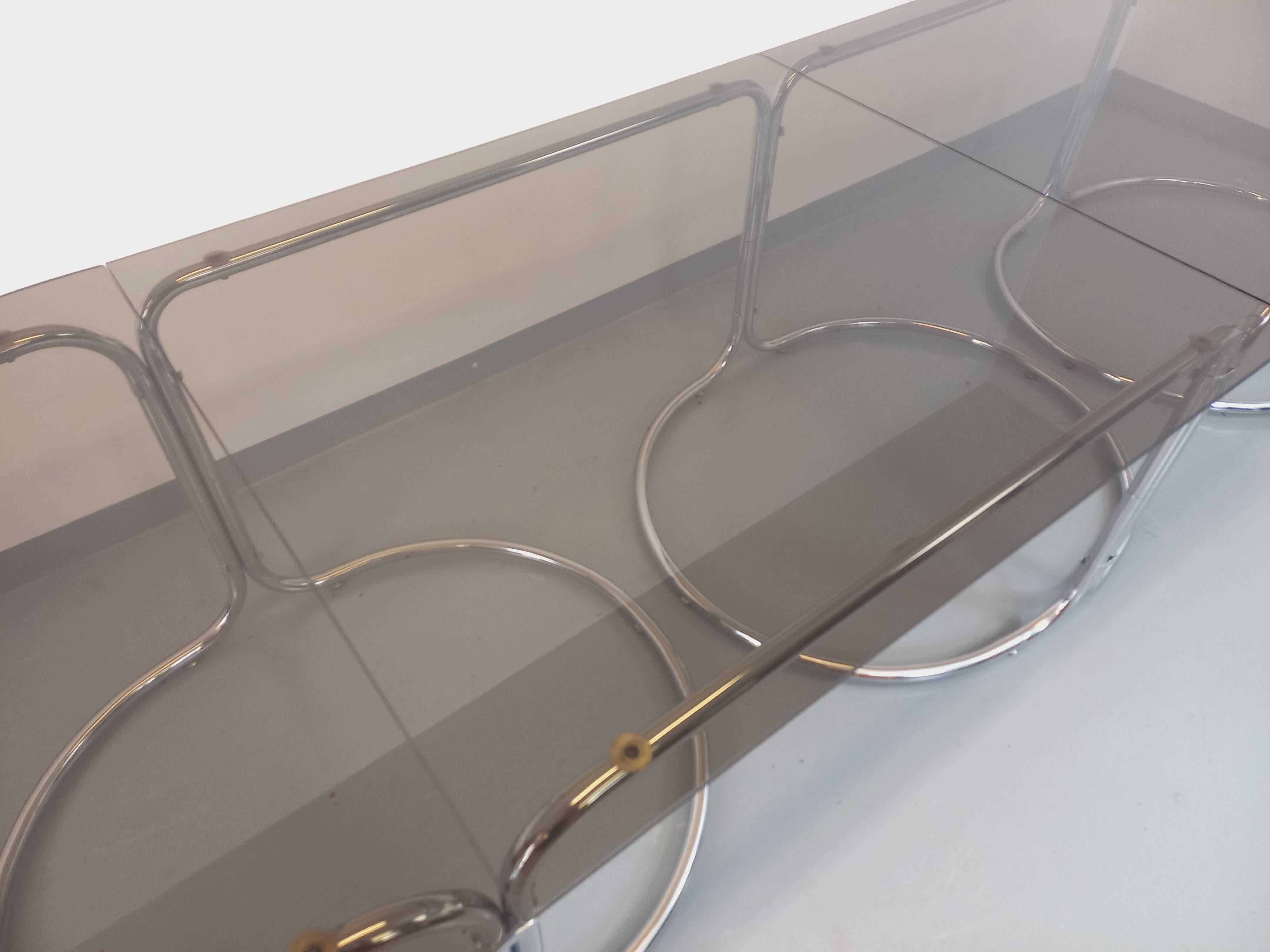 Grande table à manger ovale modulable vintage en verre fumé et métal chromé en vente 7