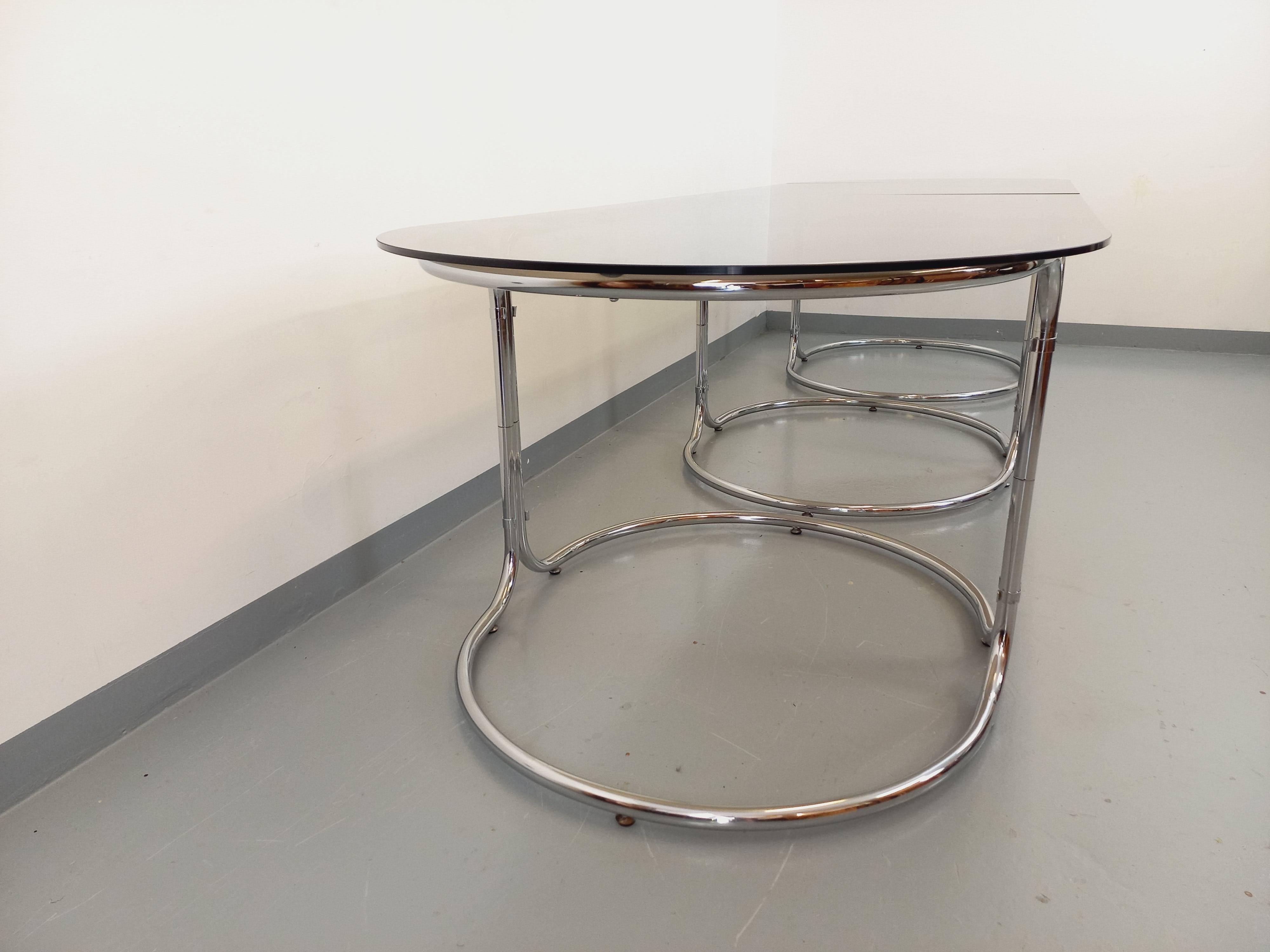 Grande table à manger ovale modulable vintage en verre fumé et métal chromé en vente 1