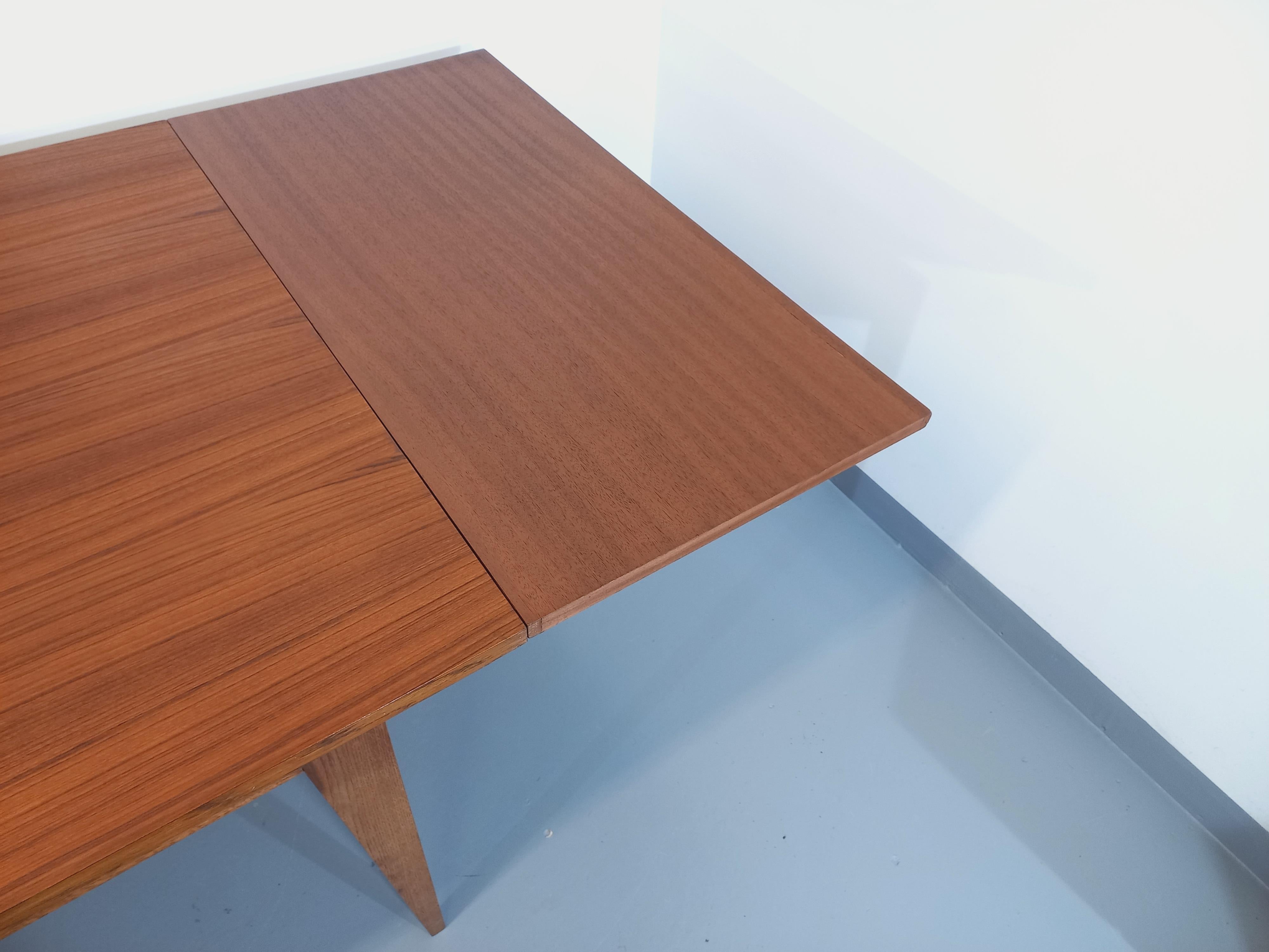 Grande table à manger style scandinave rustique vintage des années 50 60 en teck en vente 4