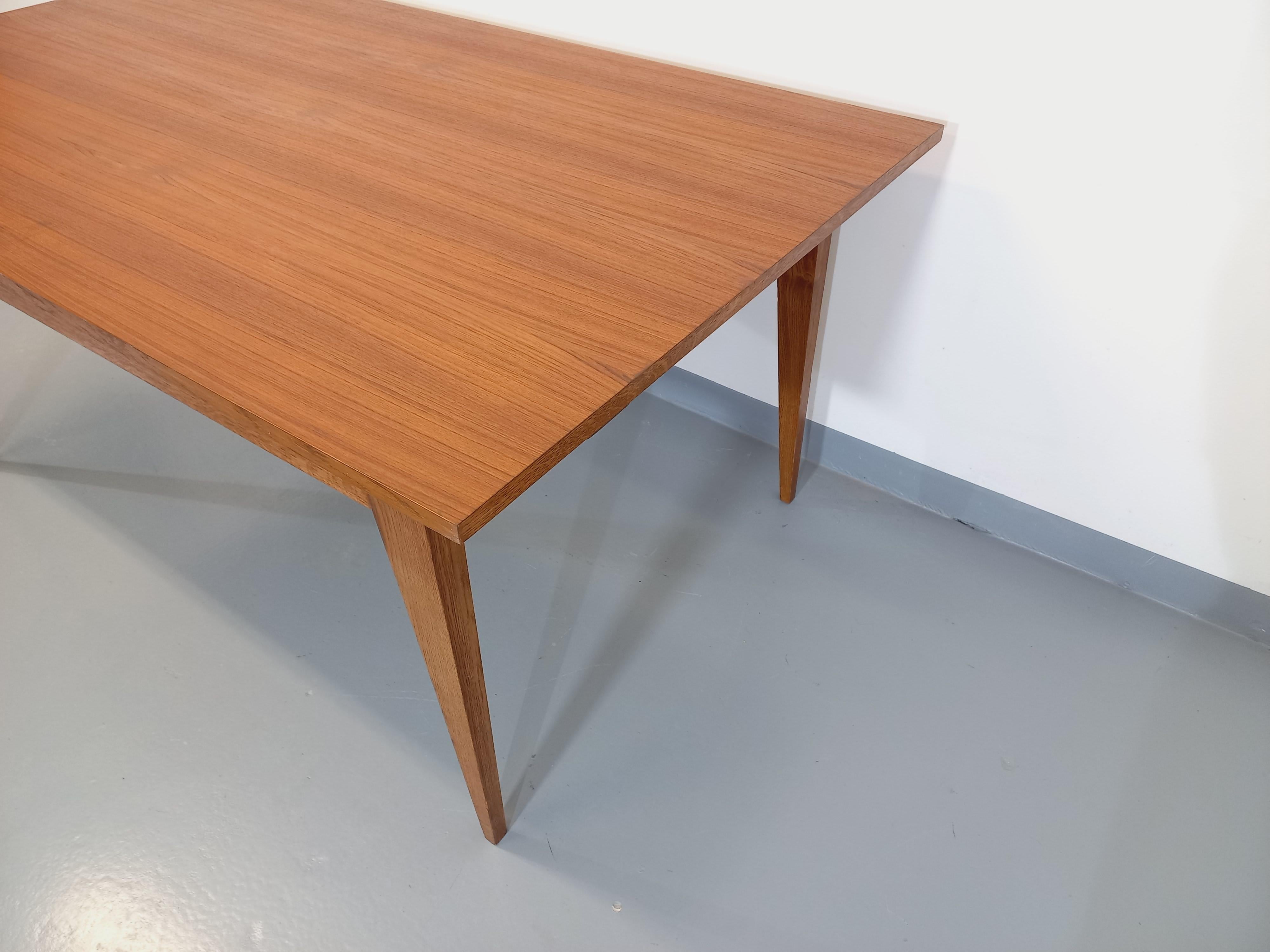 Grande table à manger style scandinave rustique vintage des années 50 60 en teck en vente 8