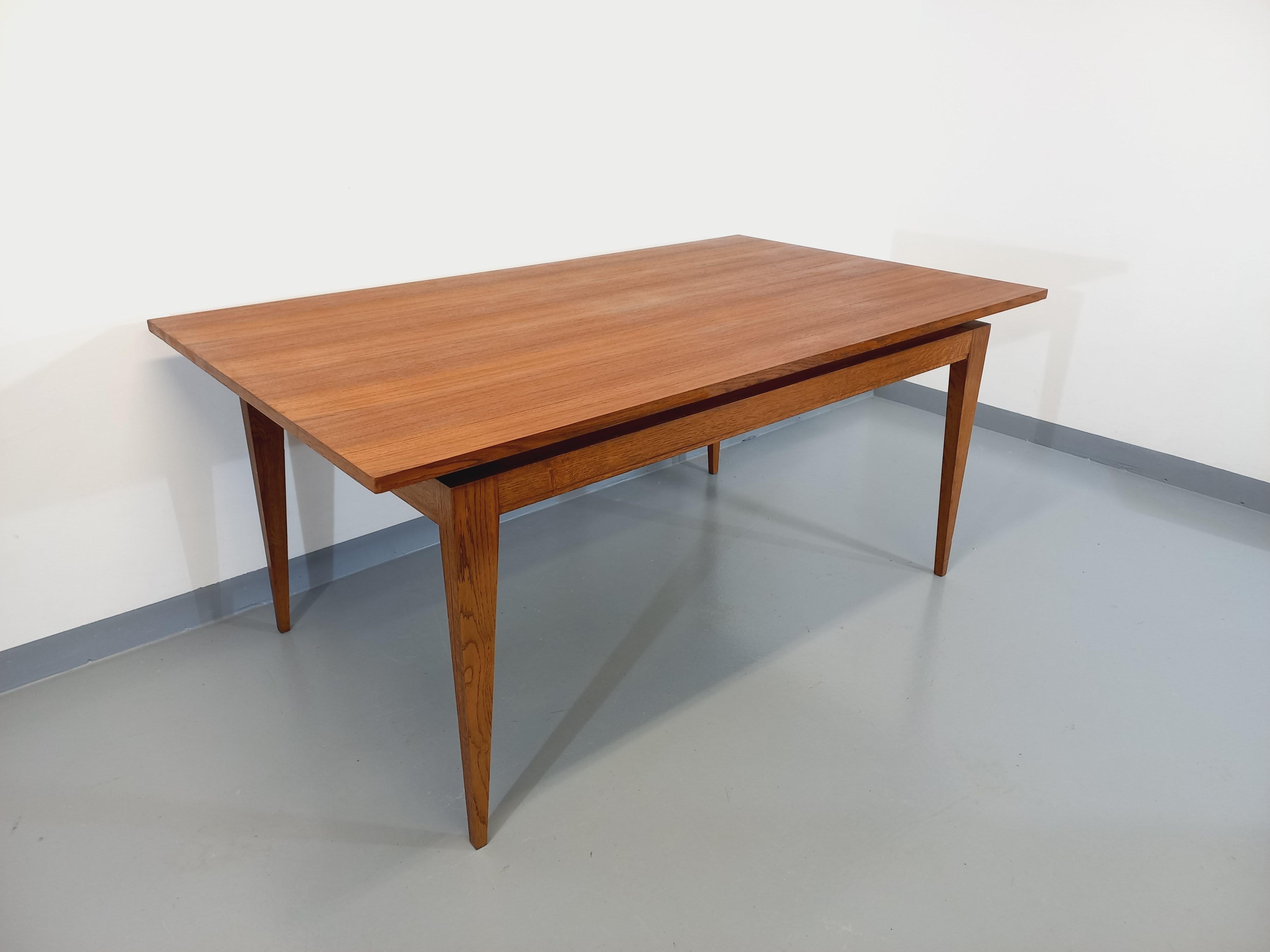 Grande table à manger style scandinave rustique vintage des années 50 60 en teck en vente 9