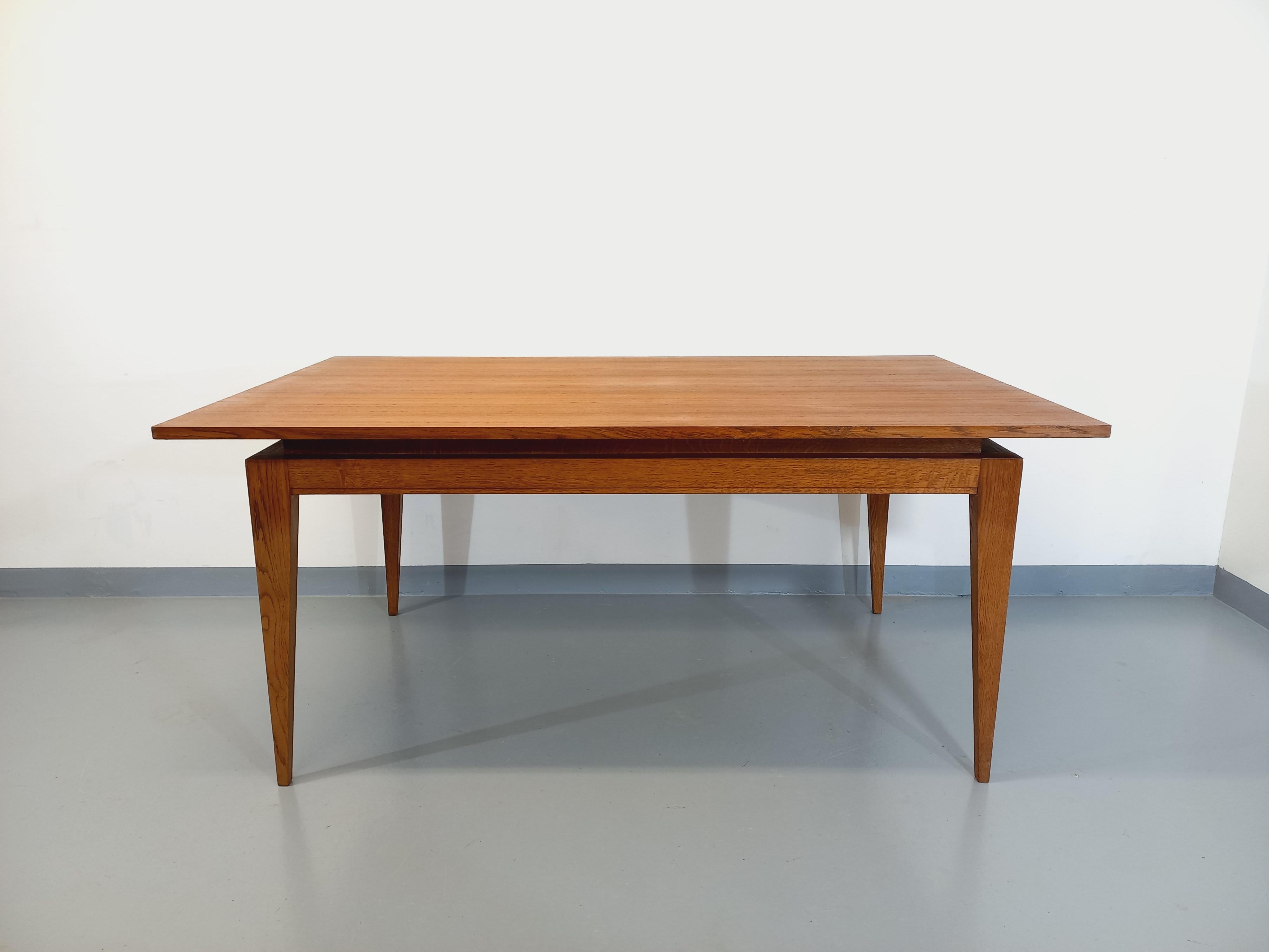 Grande table à manger style scandinave rustique vintage des années 50 60 en teck en vente 10