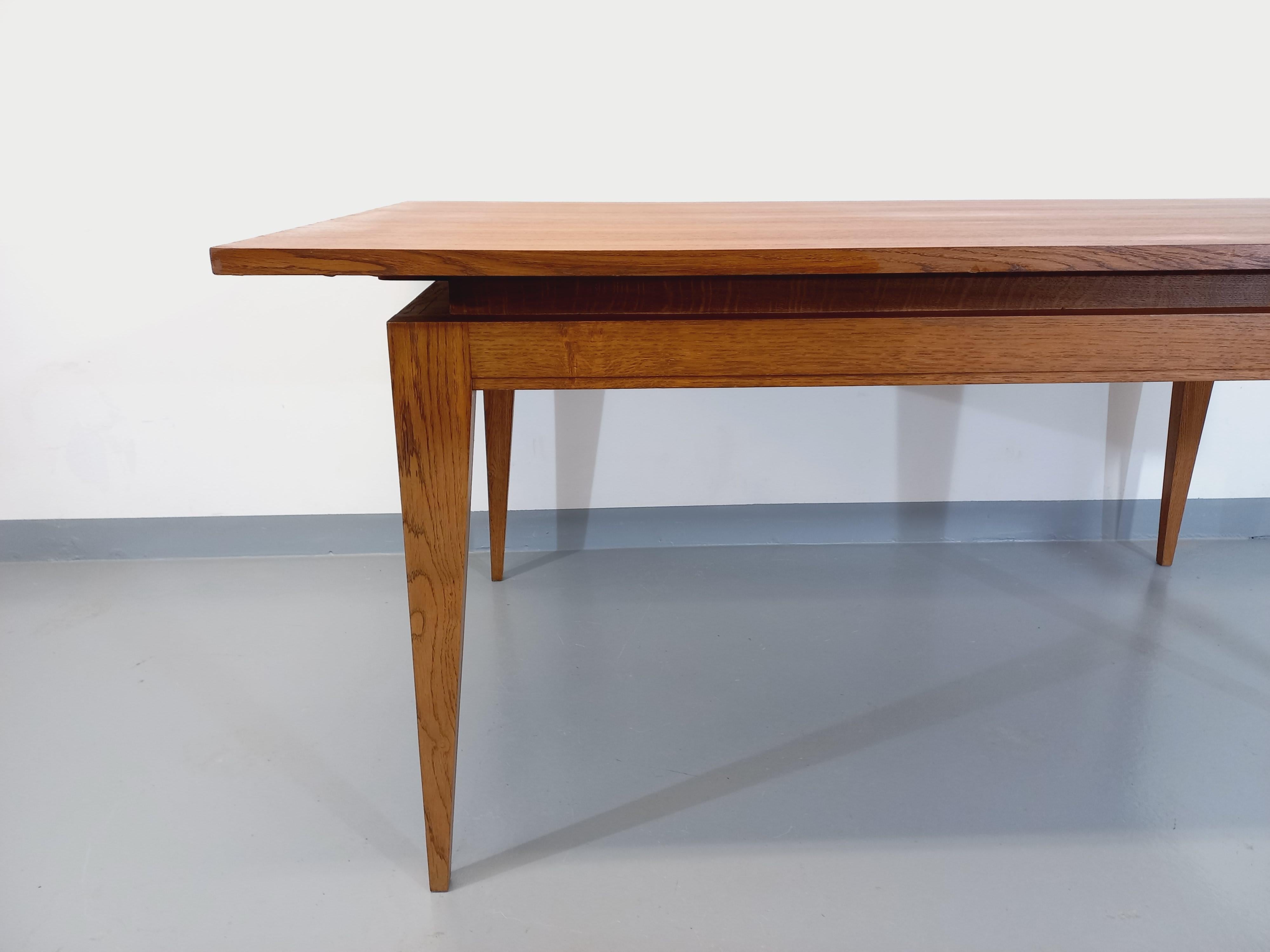 Grande table à manger style scandinave rustique vintage des années 50 60 en teck Bon état - En vente à BESANÇON, FR