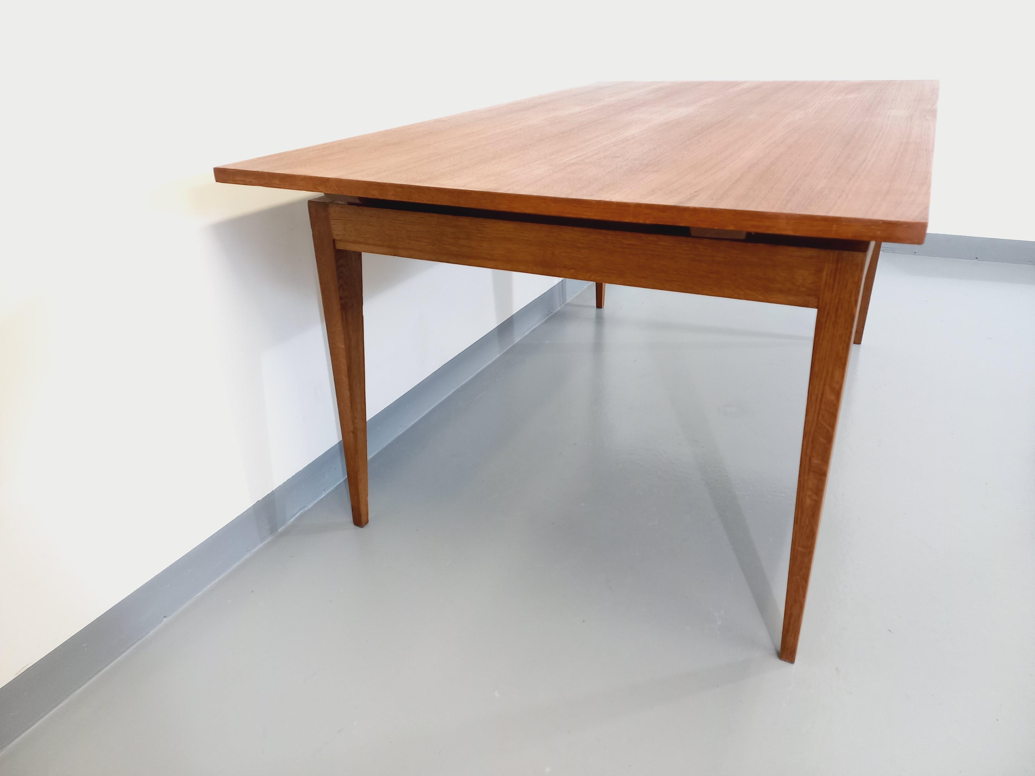 Teck Grande table à manger style scandinave rustique vintage des années 50 60 en teck en vente