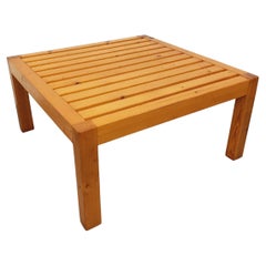 Grande table basse carrée vintage en pin des années 70