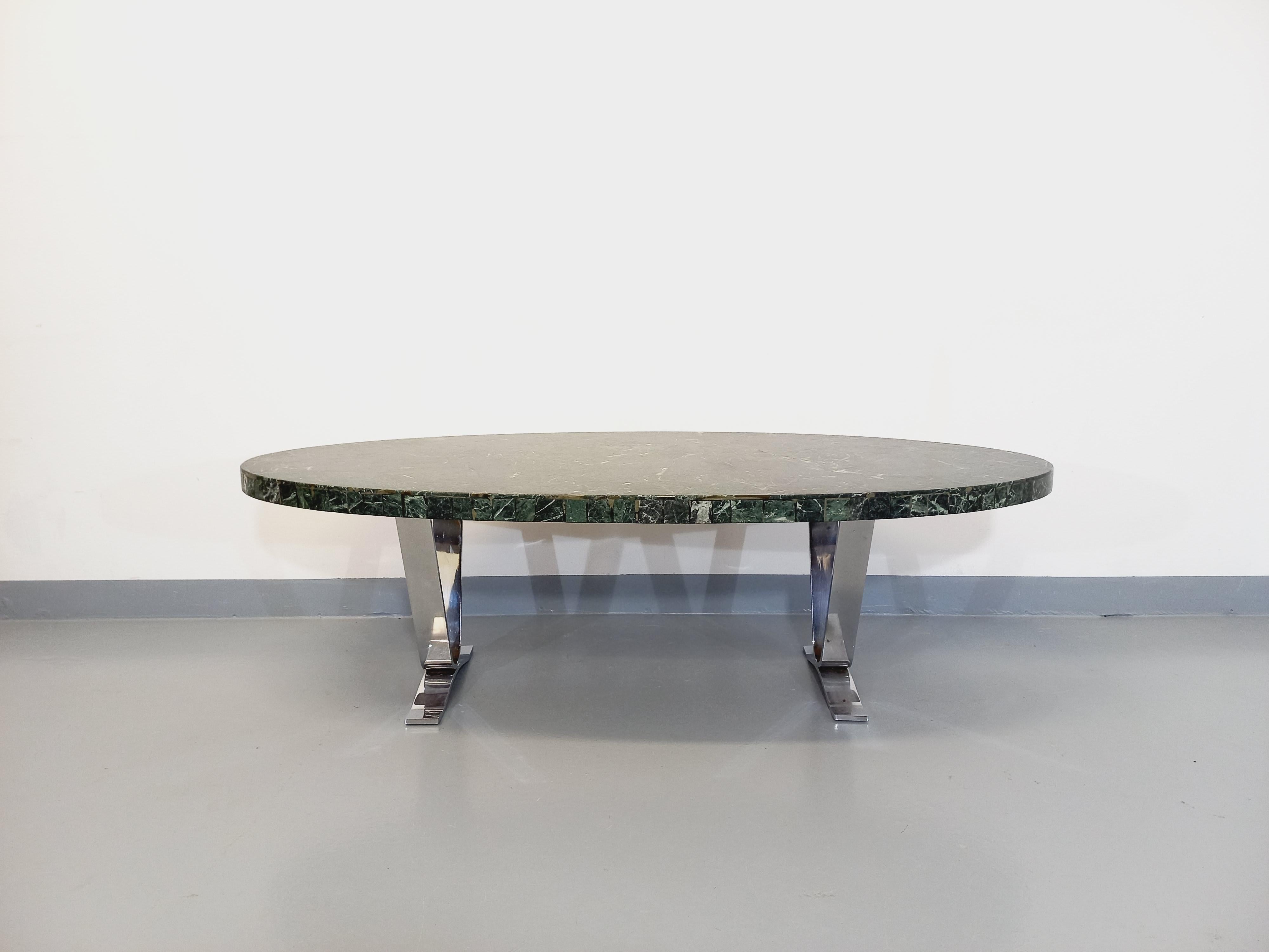 Grande table basse ovale vintage en pierre et métal chromé des années 70 en vente 3